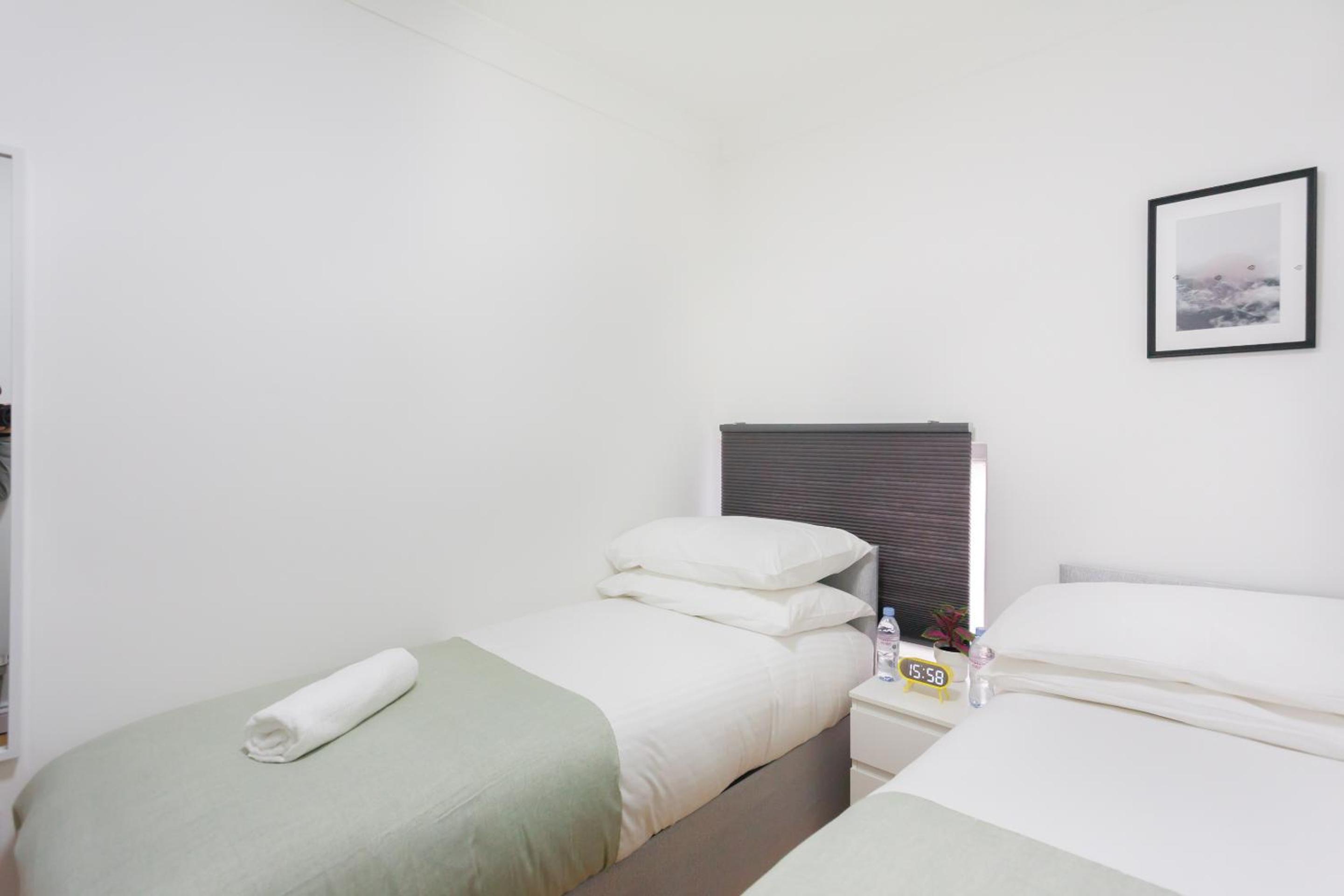 Twin Room with Shared Bathroom photo 1