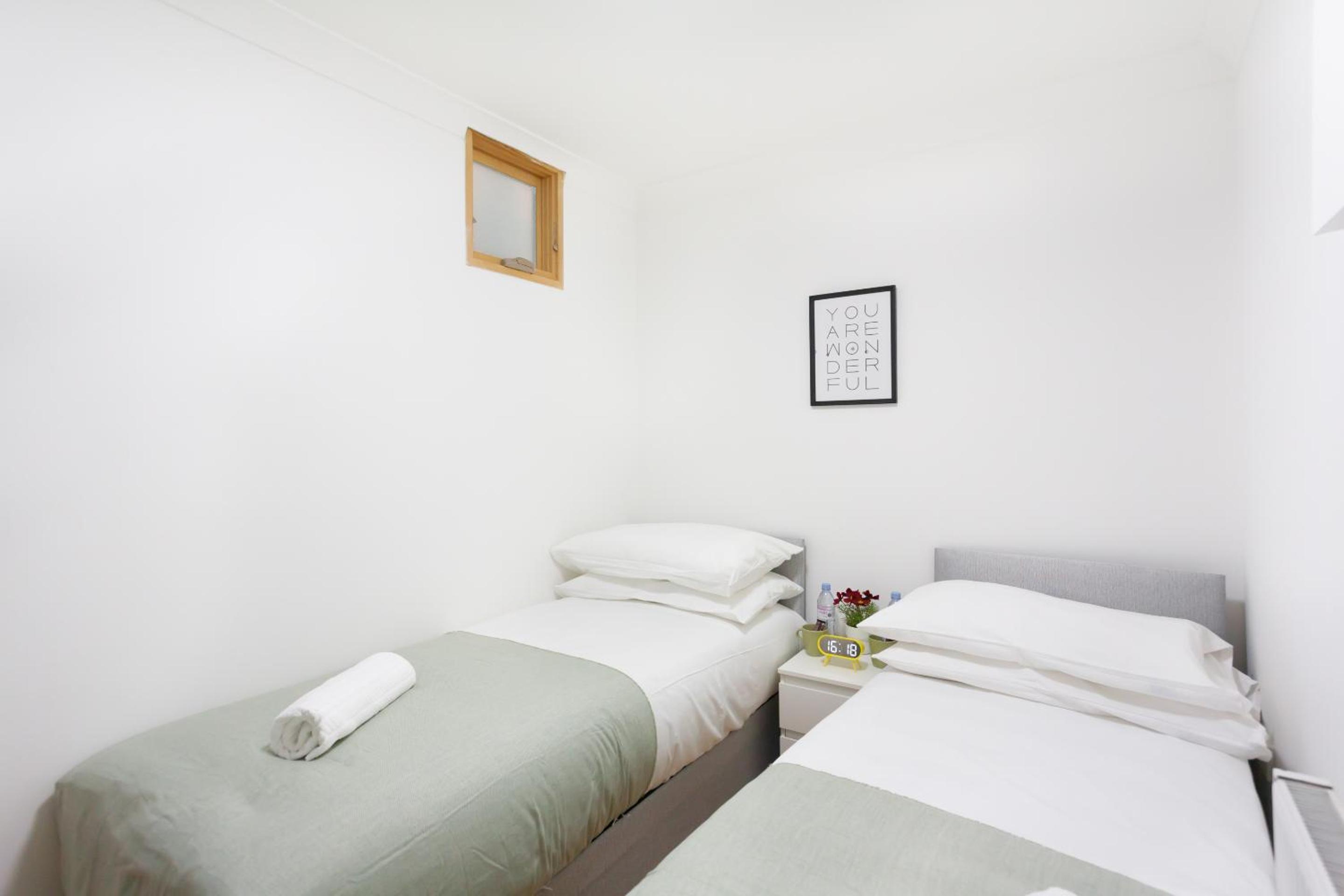 Twin Room with Shared Bathroom photo 1