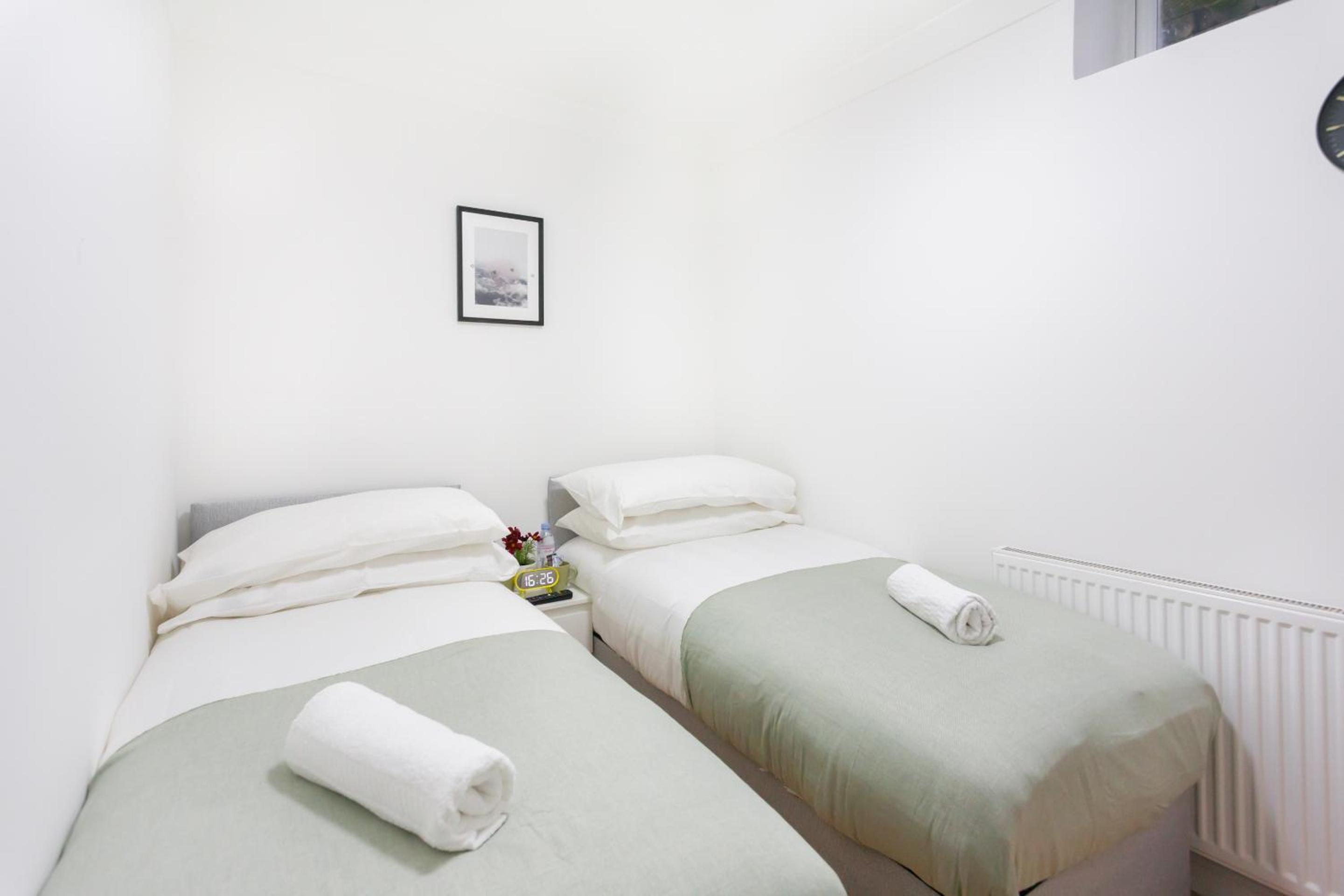 Twin Room with Shared Bathroom photo 1