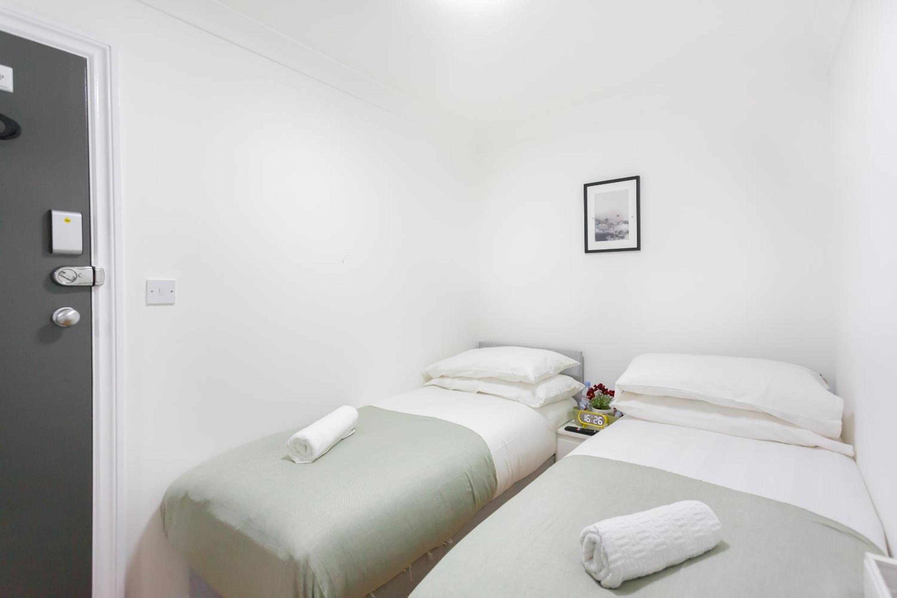 Twin Room with Shared Bathroom photo 2