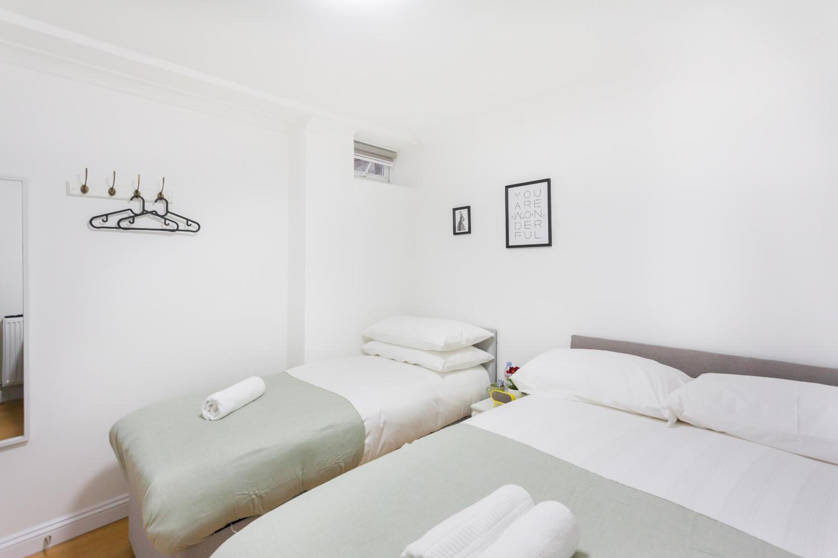 Triple Room with Shared Bathroom photo 2