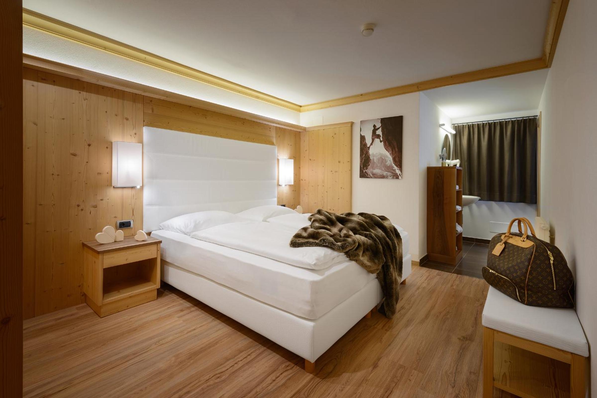 Four-Bedroom Apartment (8 Adults) with Balcony