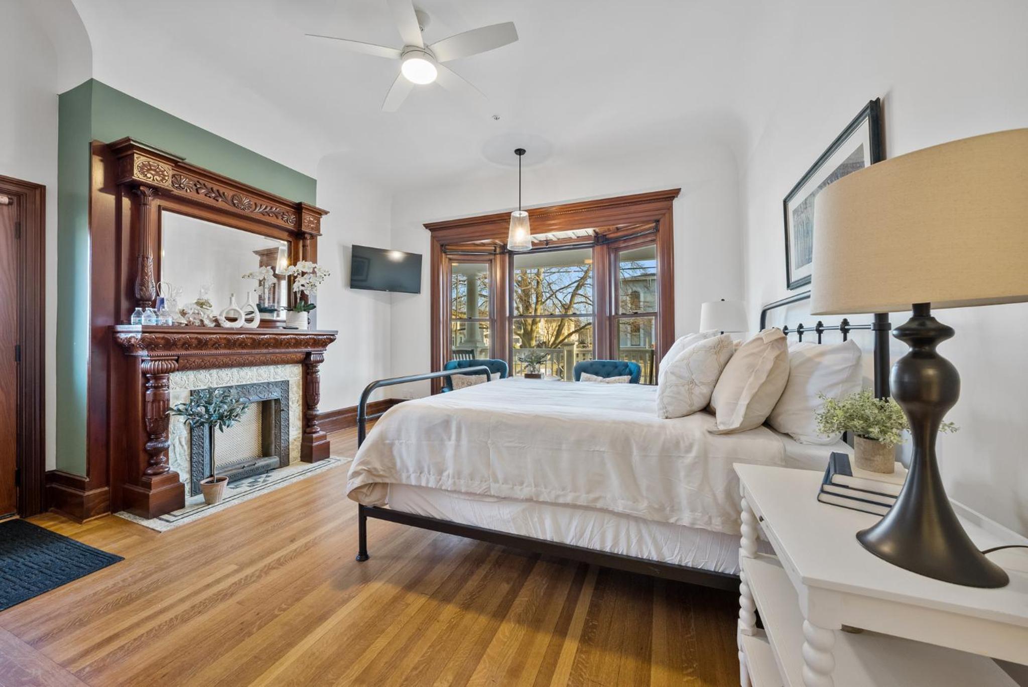 Two-Bedroom Suite - Photo 7