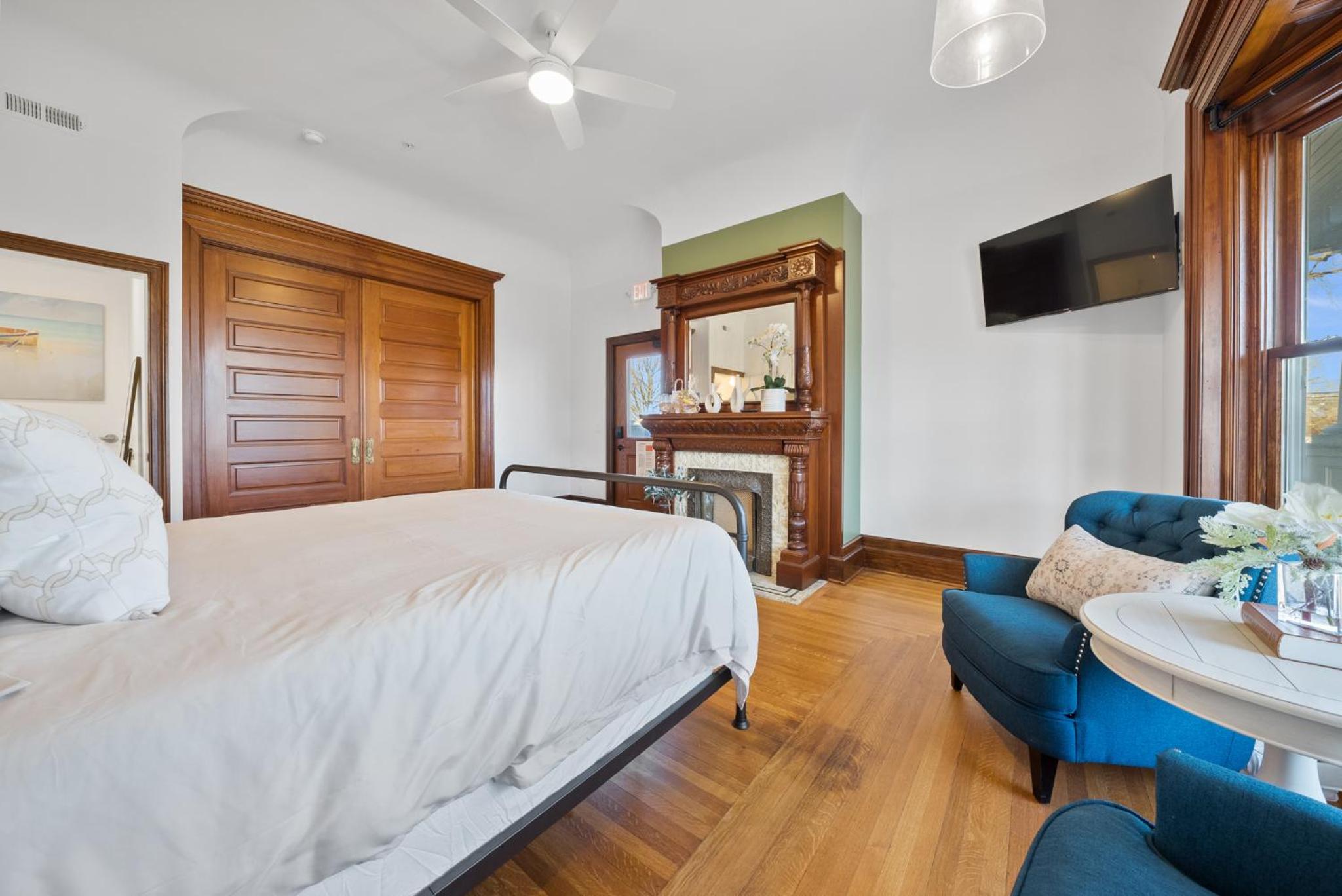 Two-Bedroom Suite - Photo 8