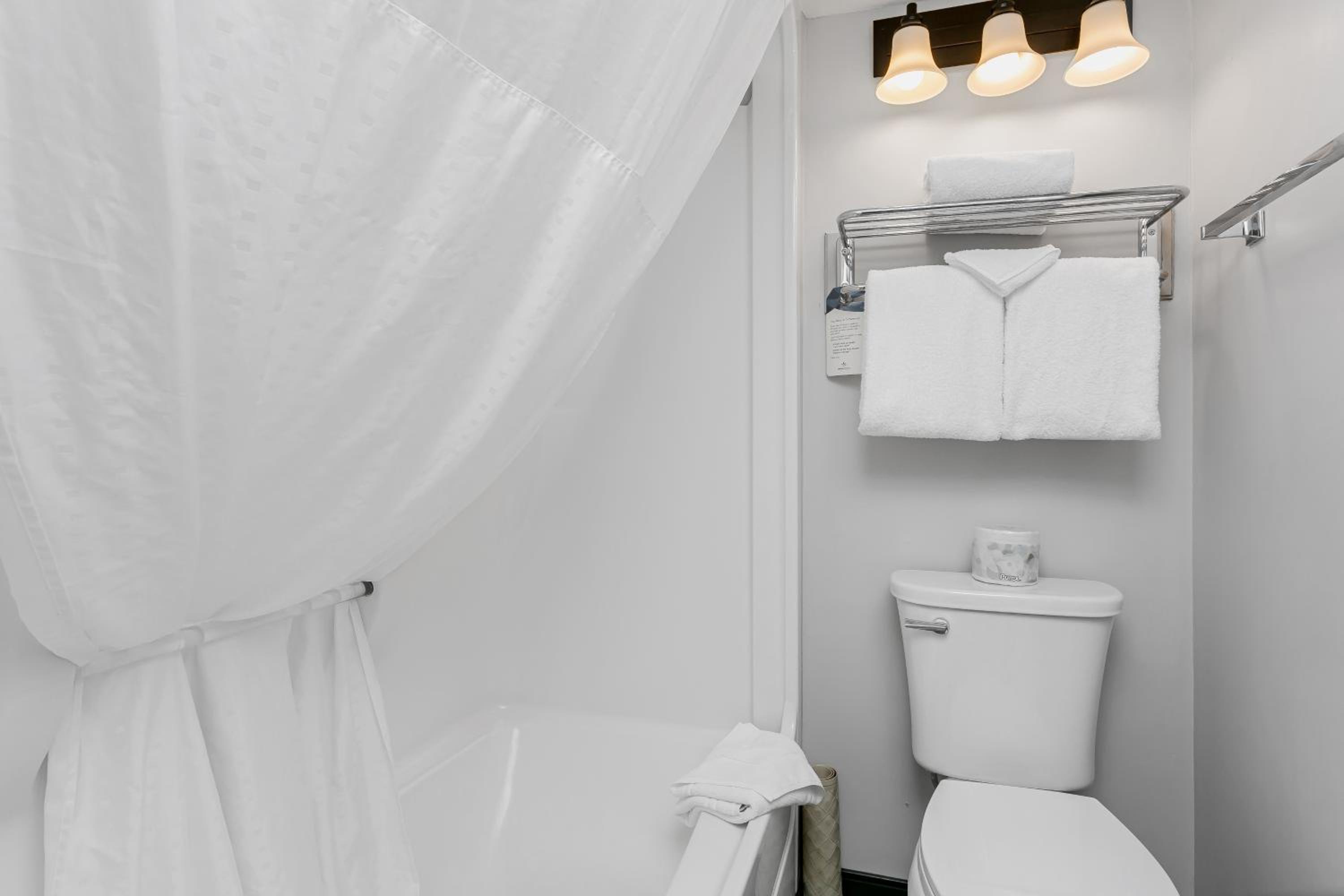 Standard Double Room with Two Double Beds - Photo 5