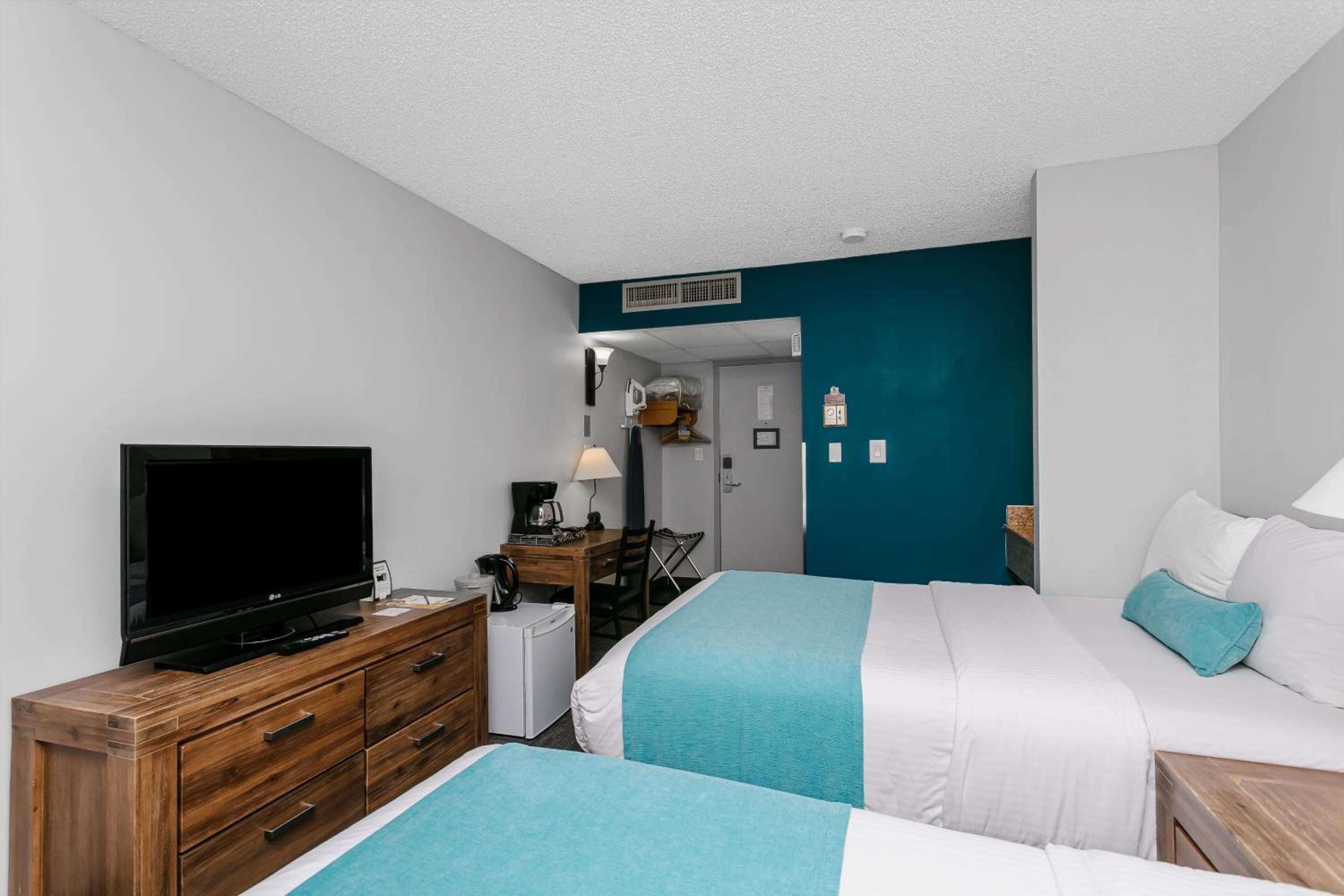 Standard Double Room with Two Double Beds - Photo 6