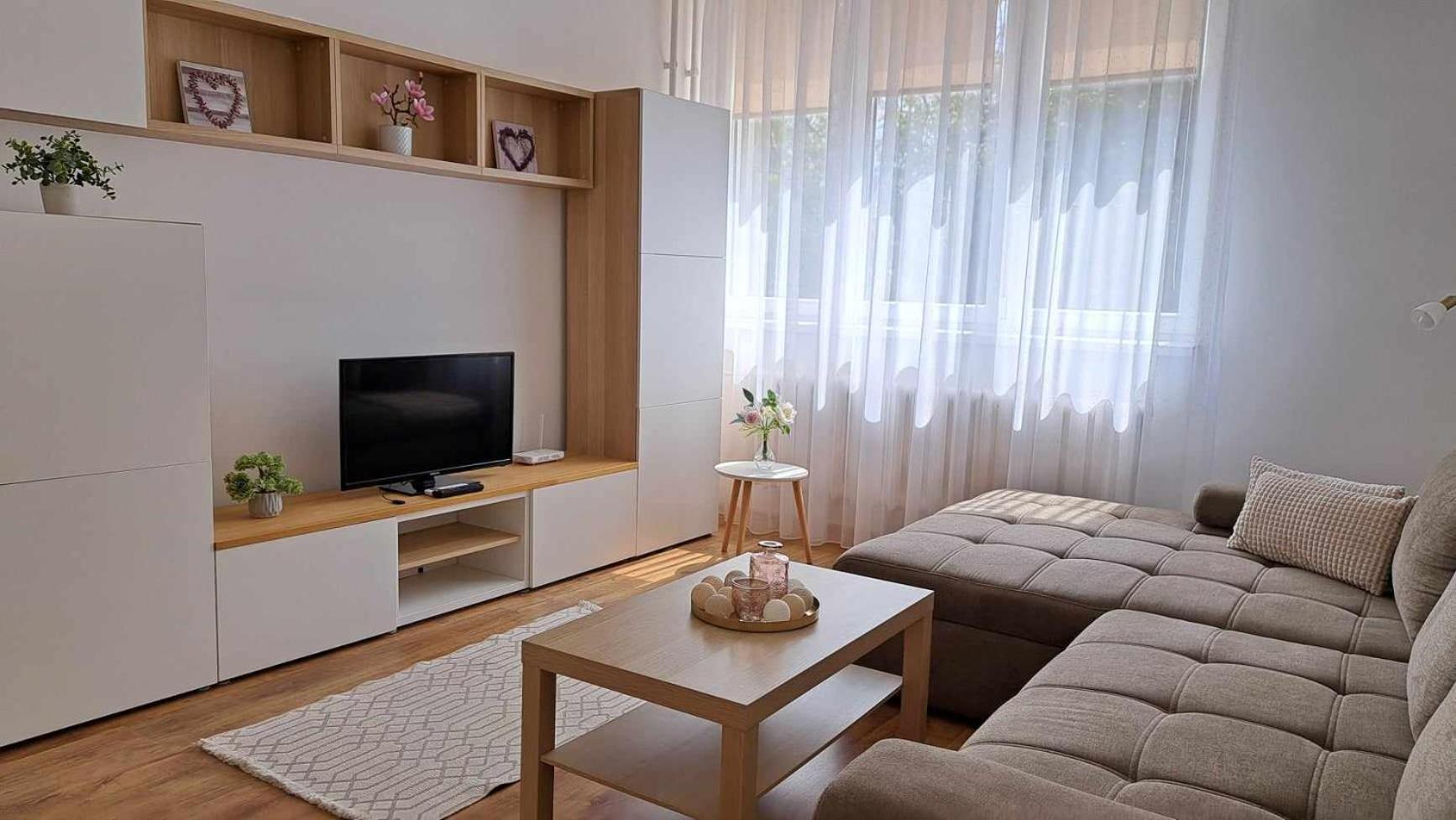 One-Bedroom Apartment photo 1