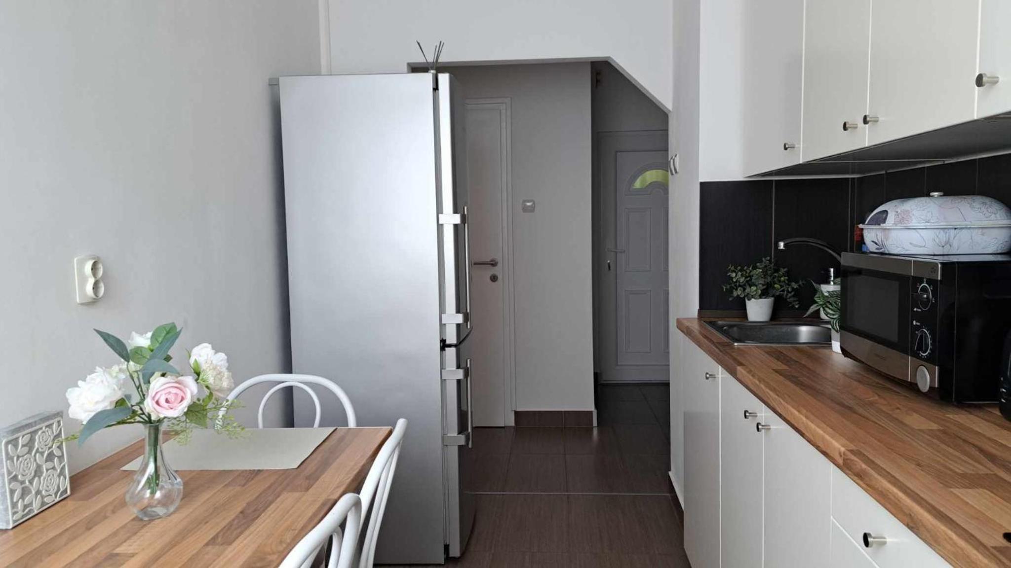 One-Bedroom Apartment photo 2