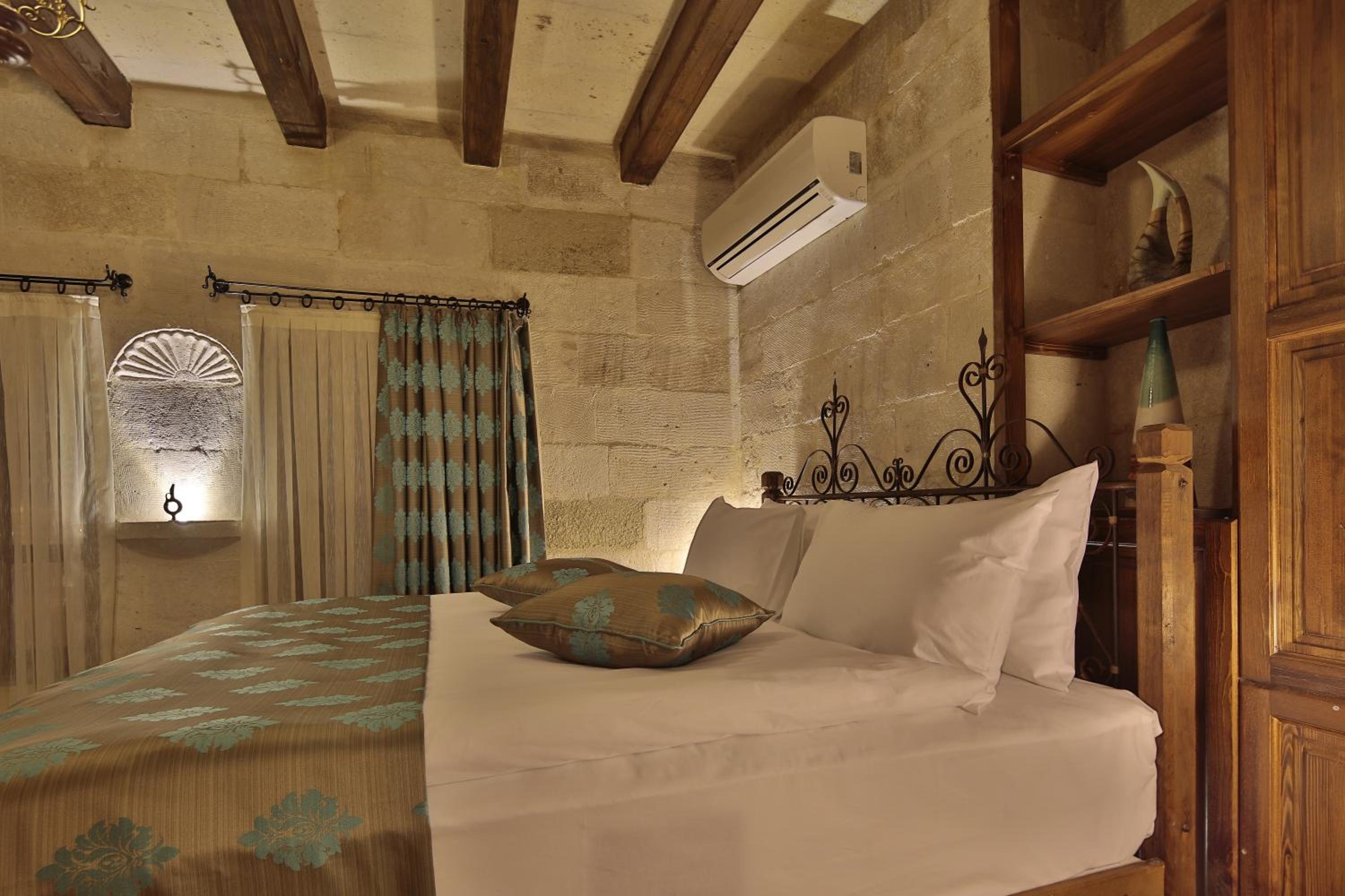 Standard Double Room - Photo 13