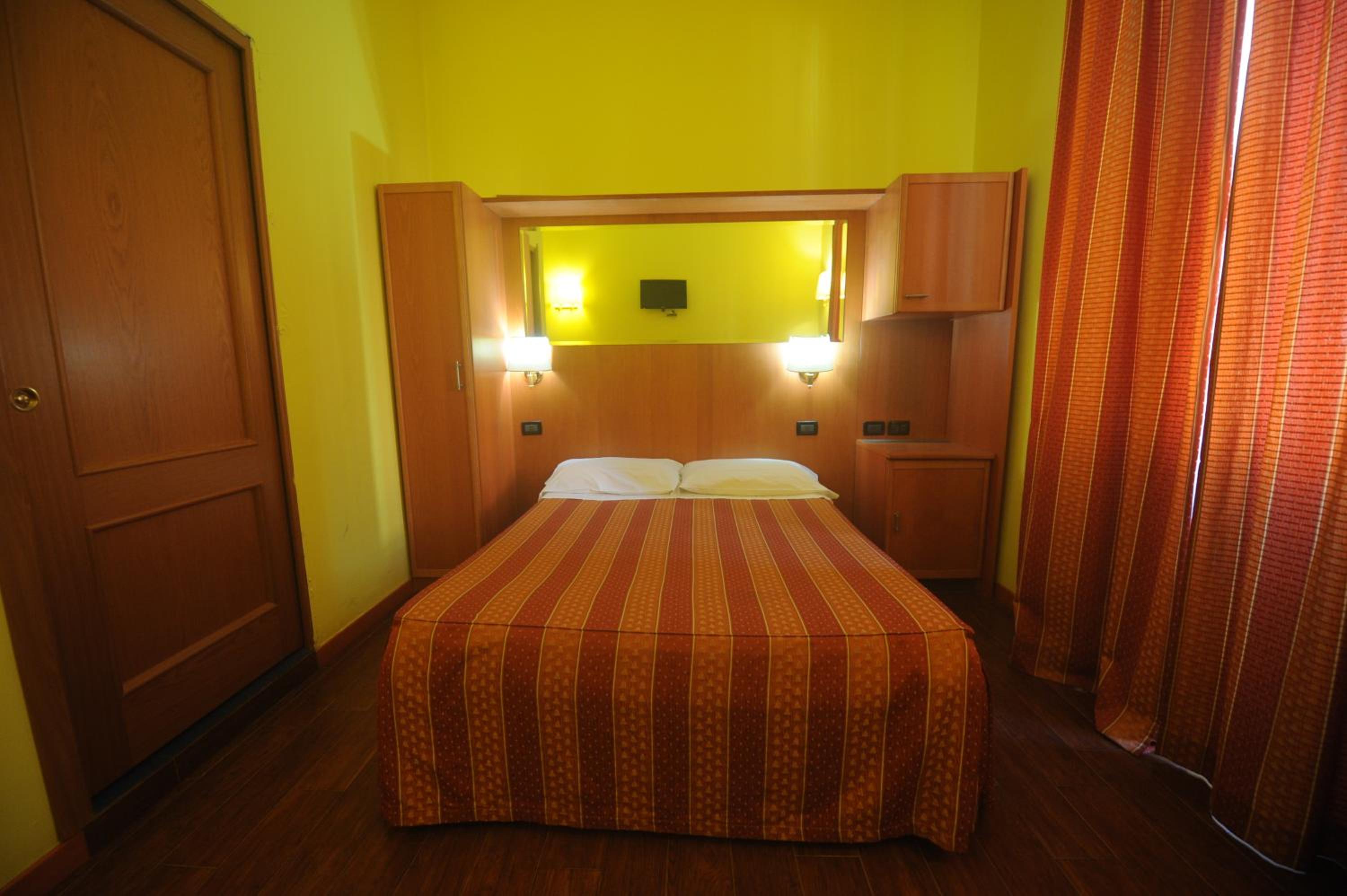 Double or Twin Room photo 3