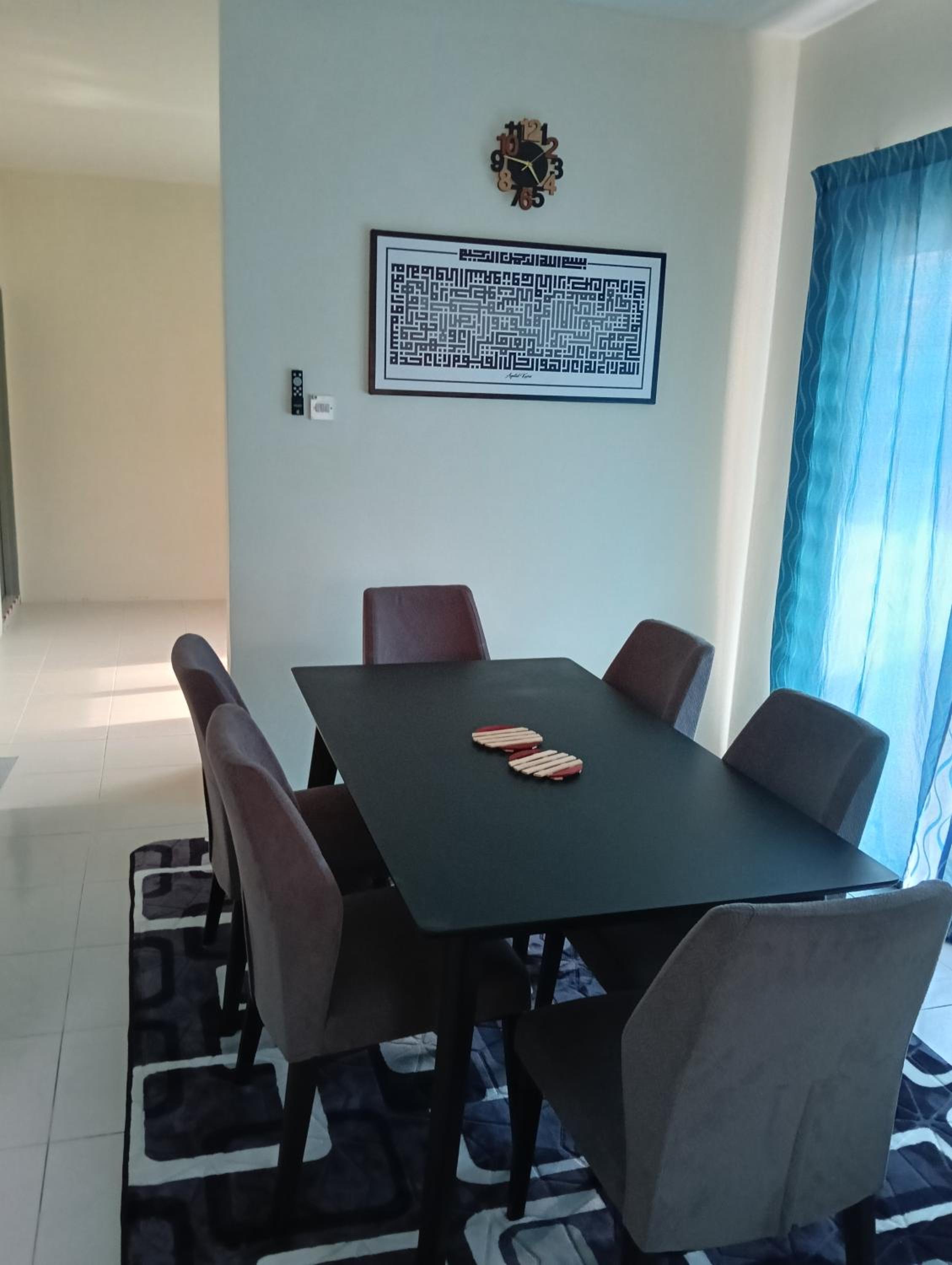 Three-Bedroom House photo 2
