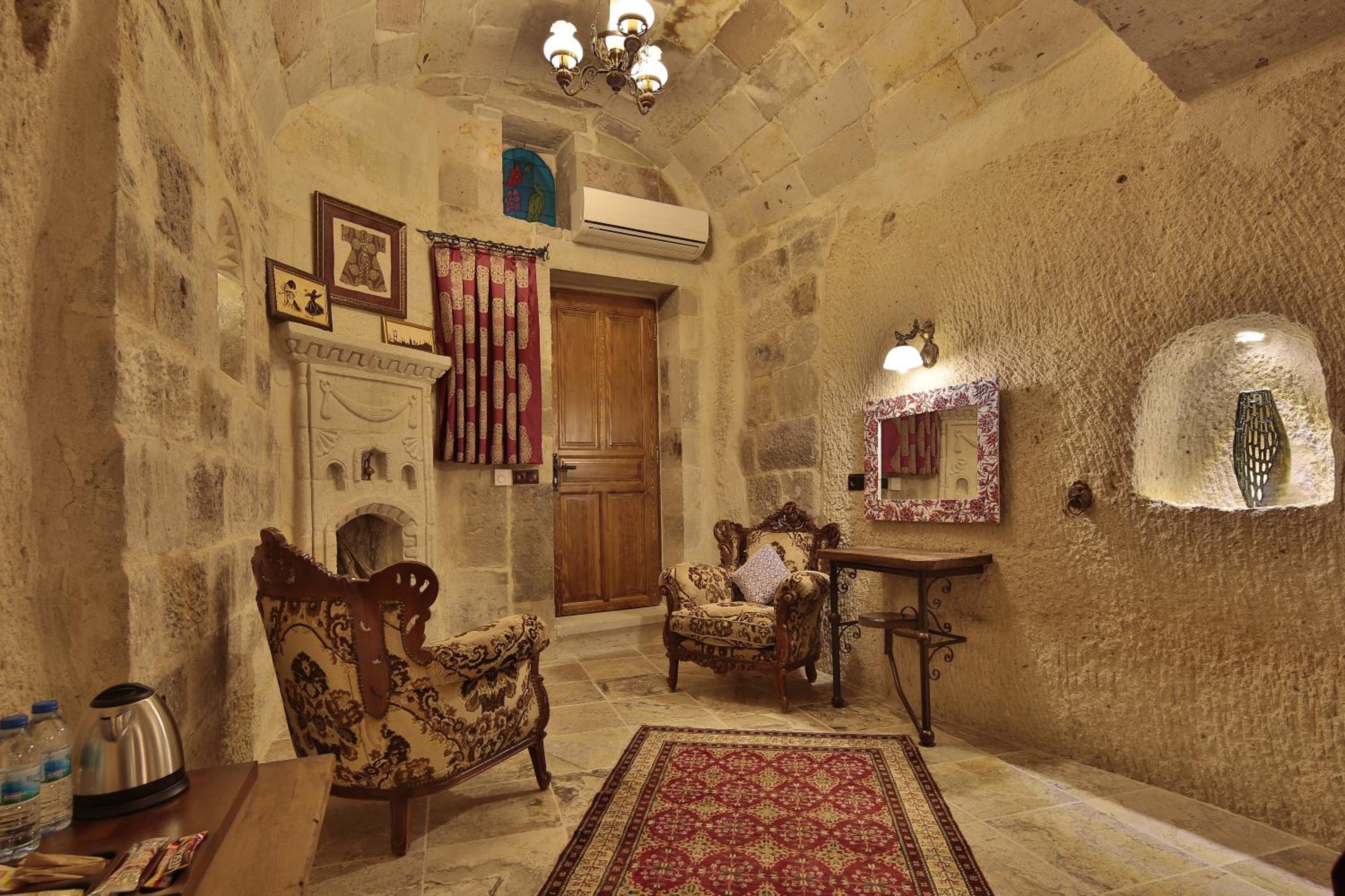 Deluxe Cave Double Room with Bath - Photo 16