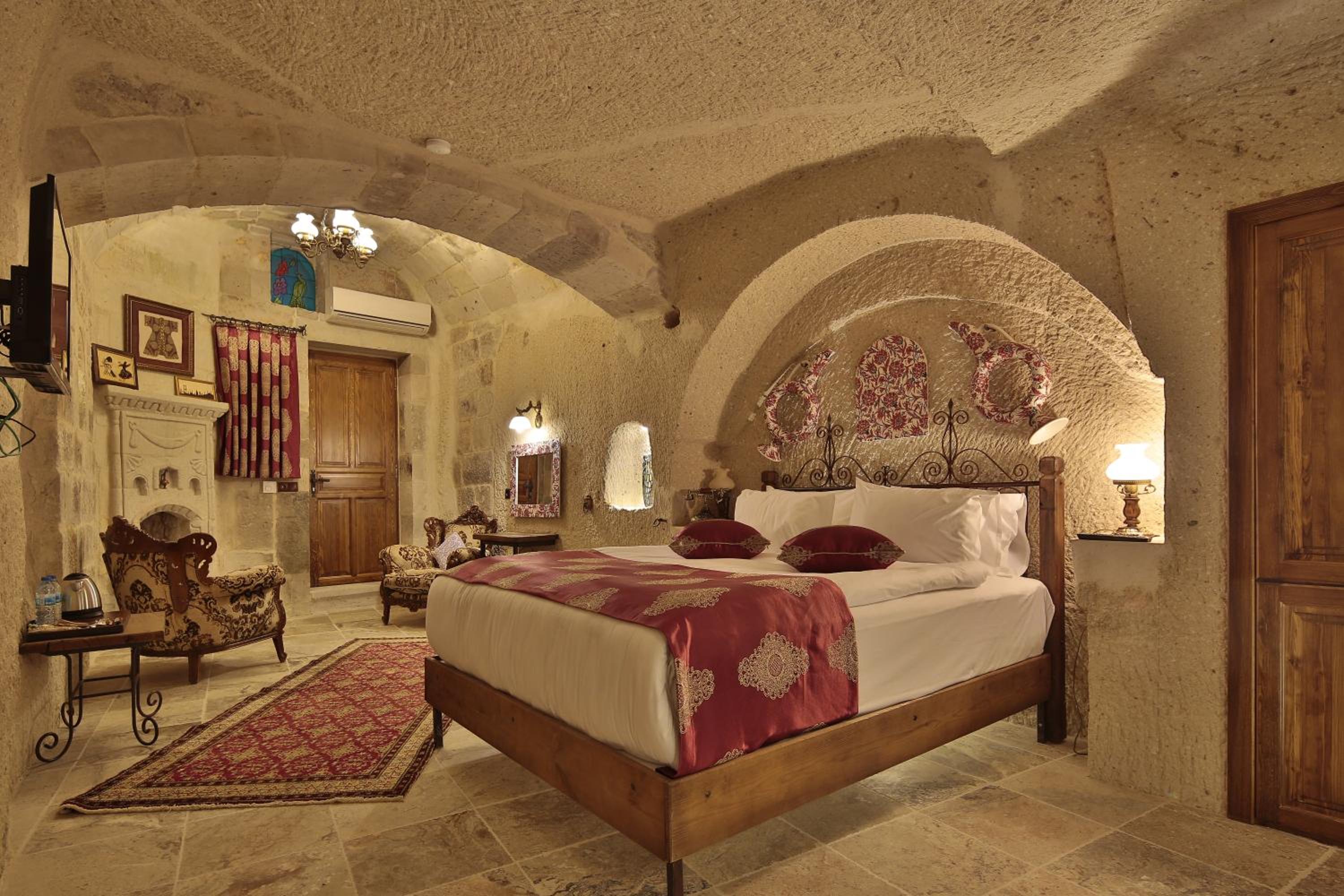 Deluxe Cave Double Room with Bath - Photo 1
