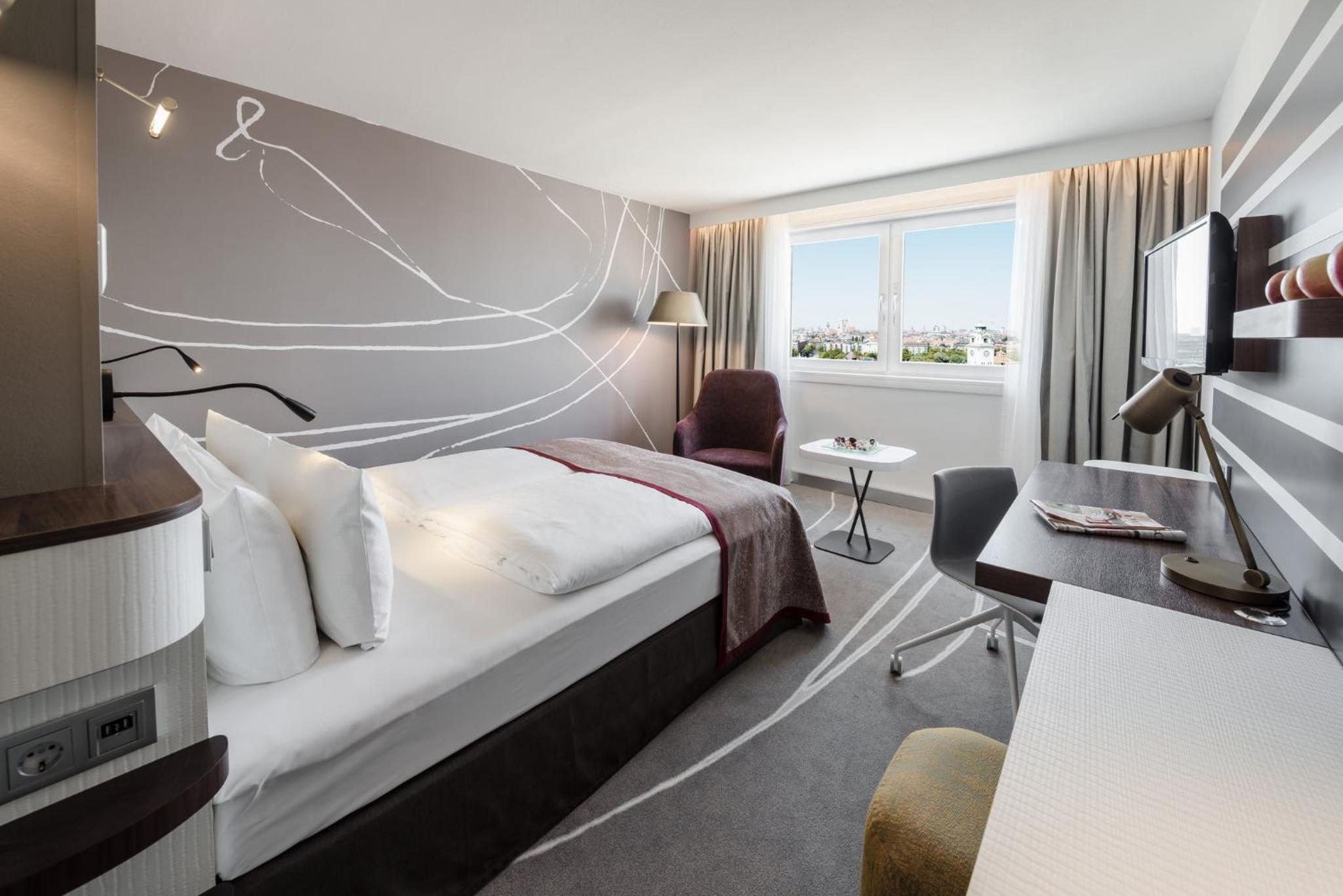 Premium Queen Room with City View - Photo 5