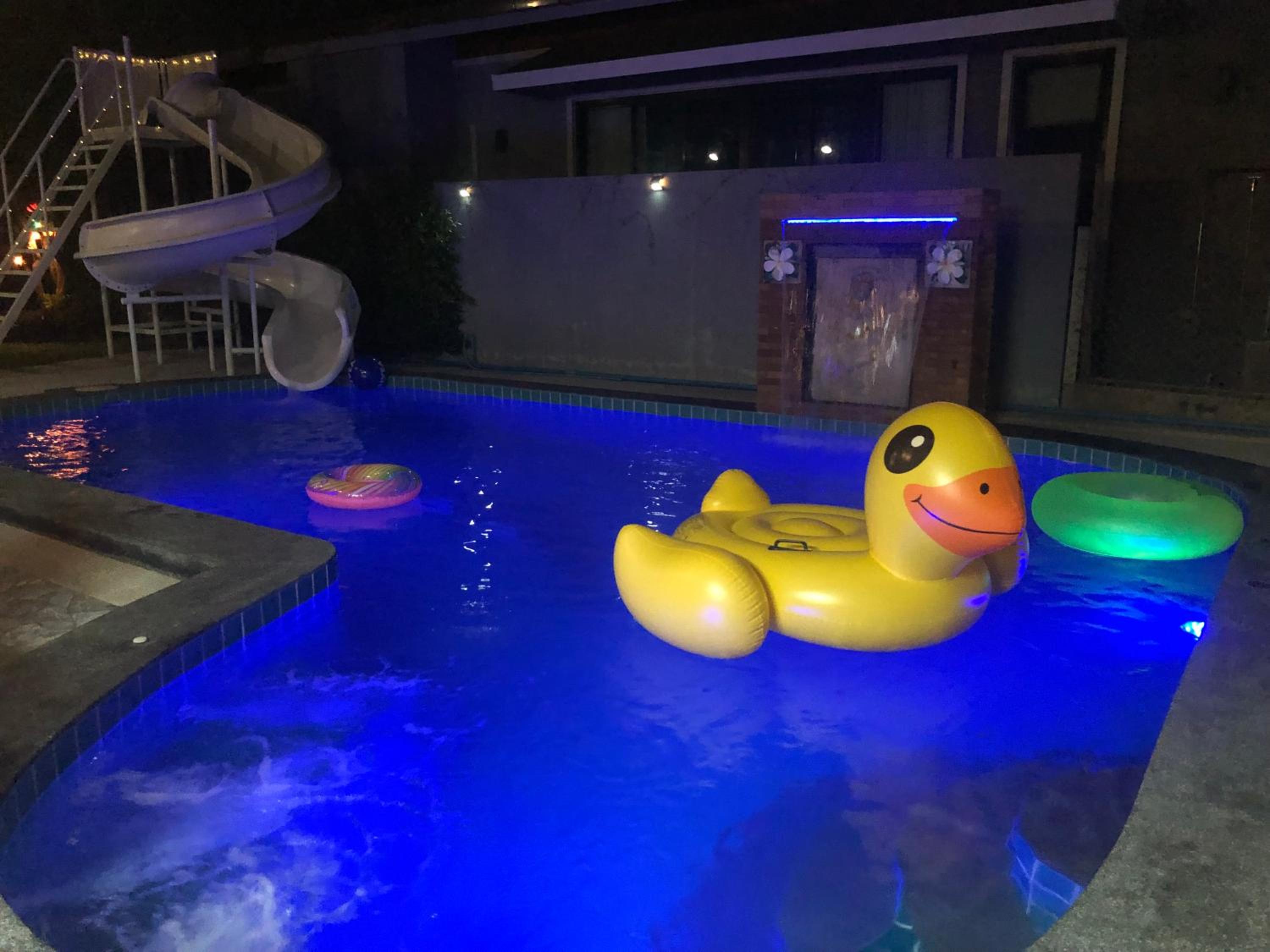 Villa with Private Pool - Photo 32