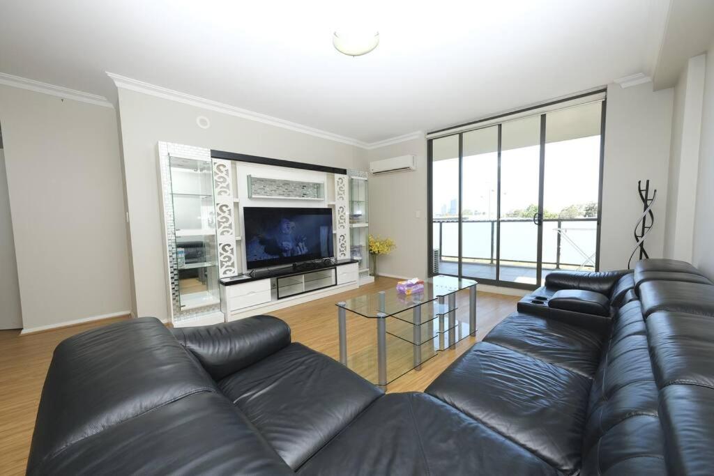 Three-Bedroom Apartment photo 1