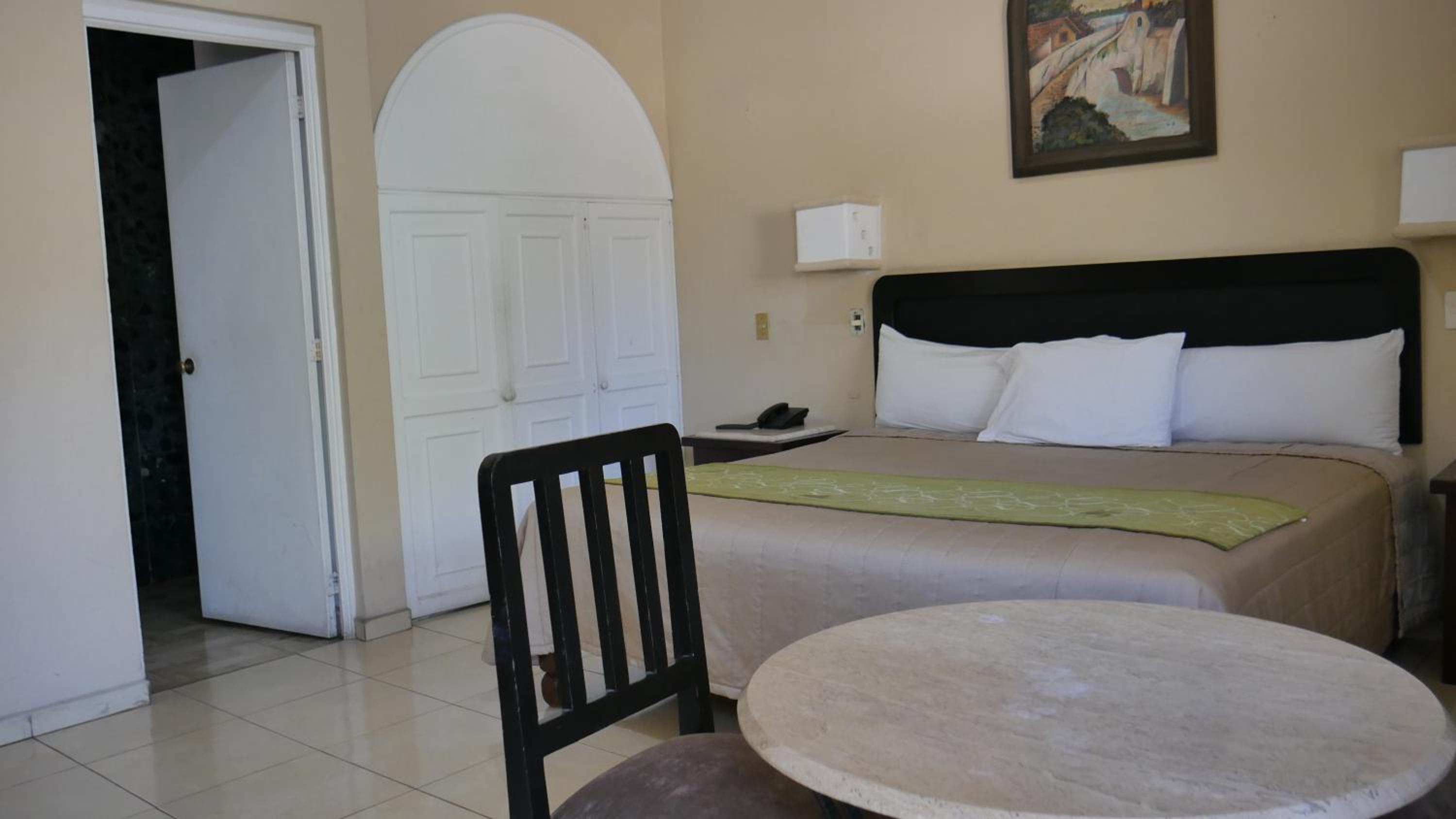 Economy Double Room photo 2