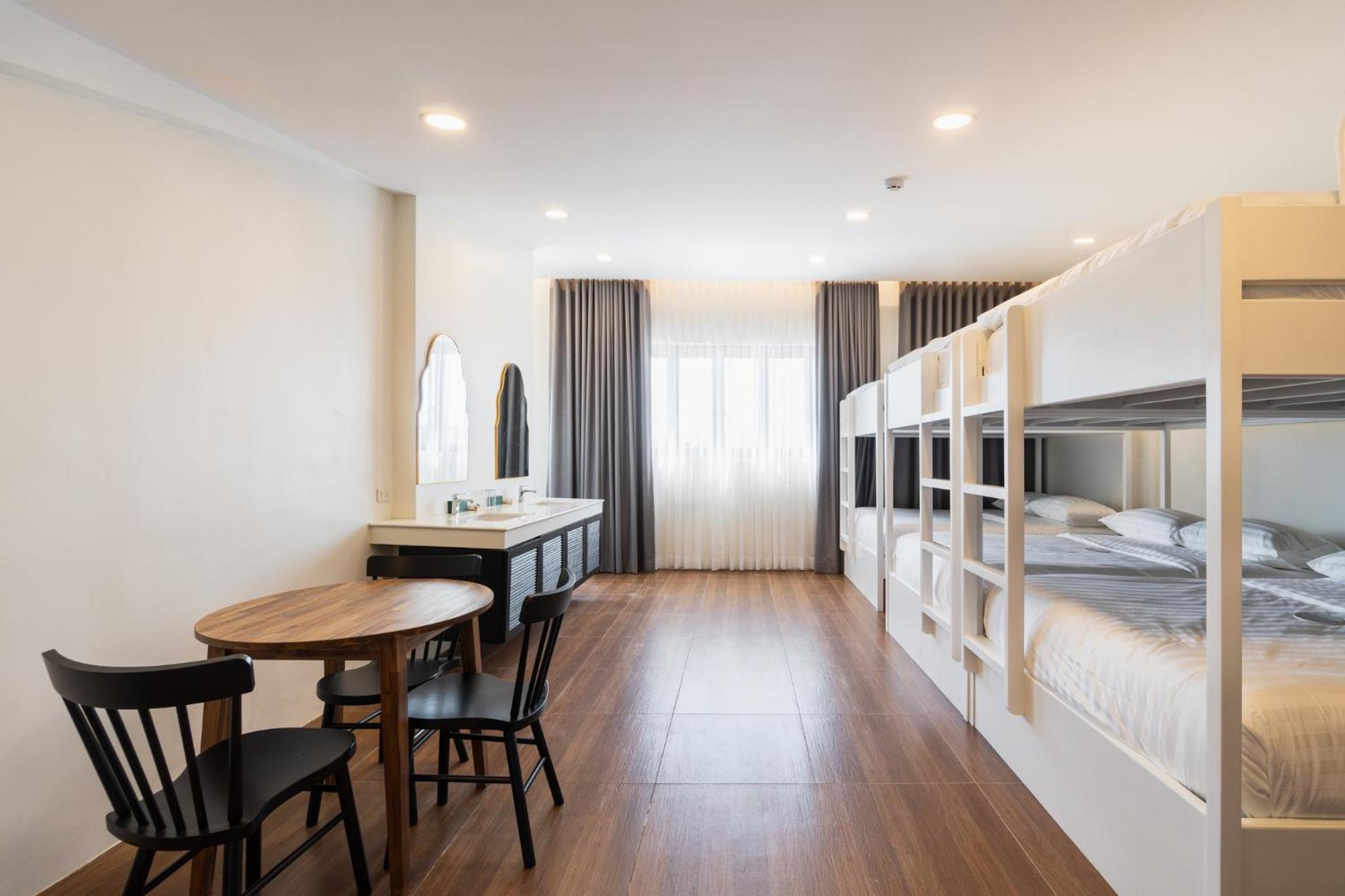 6-Bed Mixed Dormitory Room photo 2