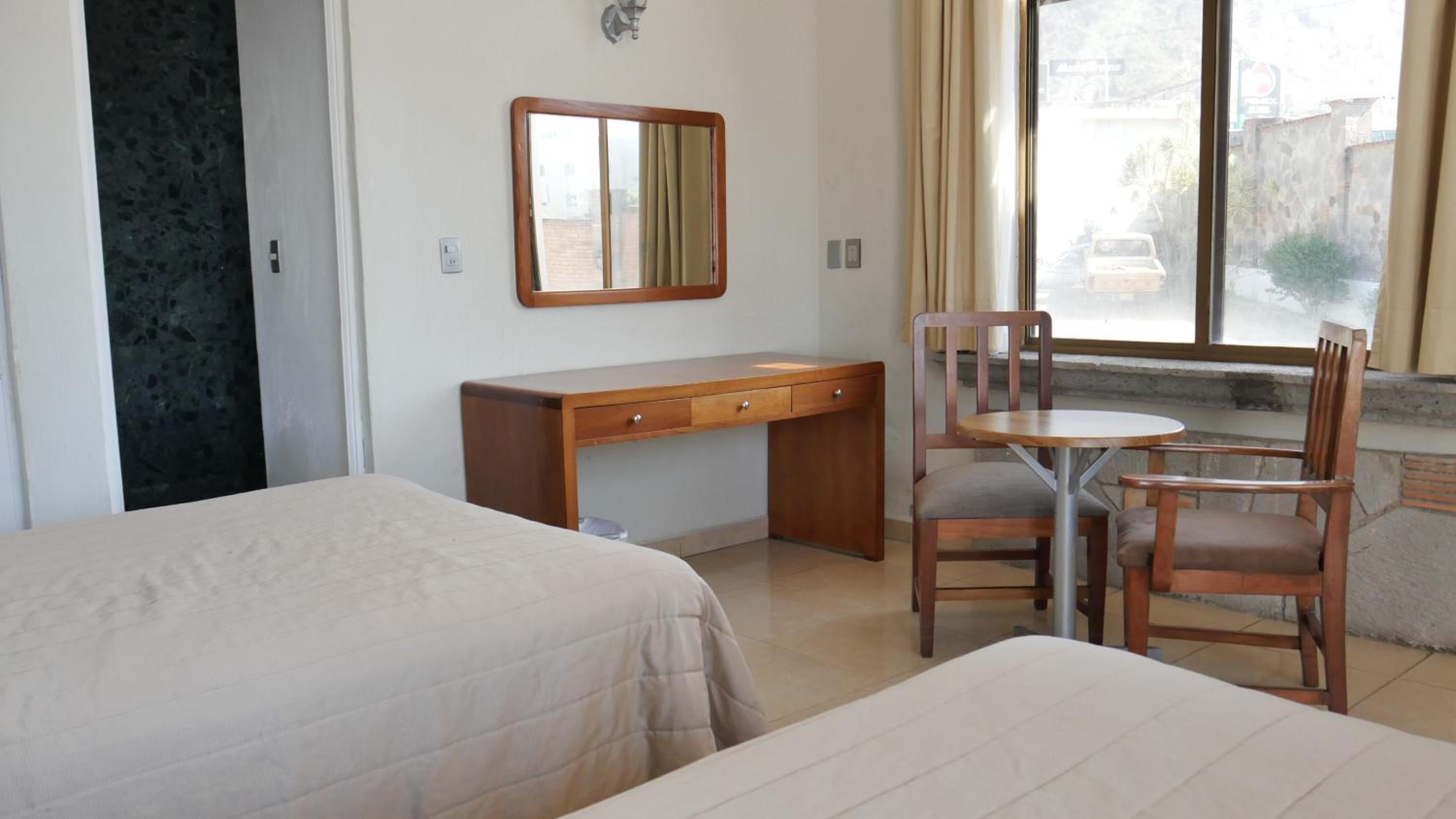 Economy Twin Room photo 2