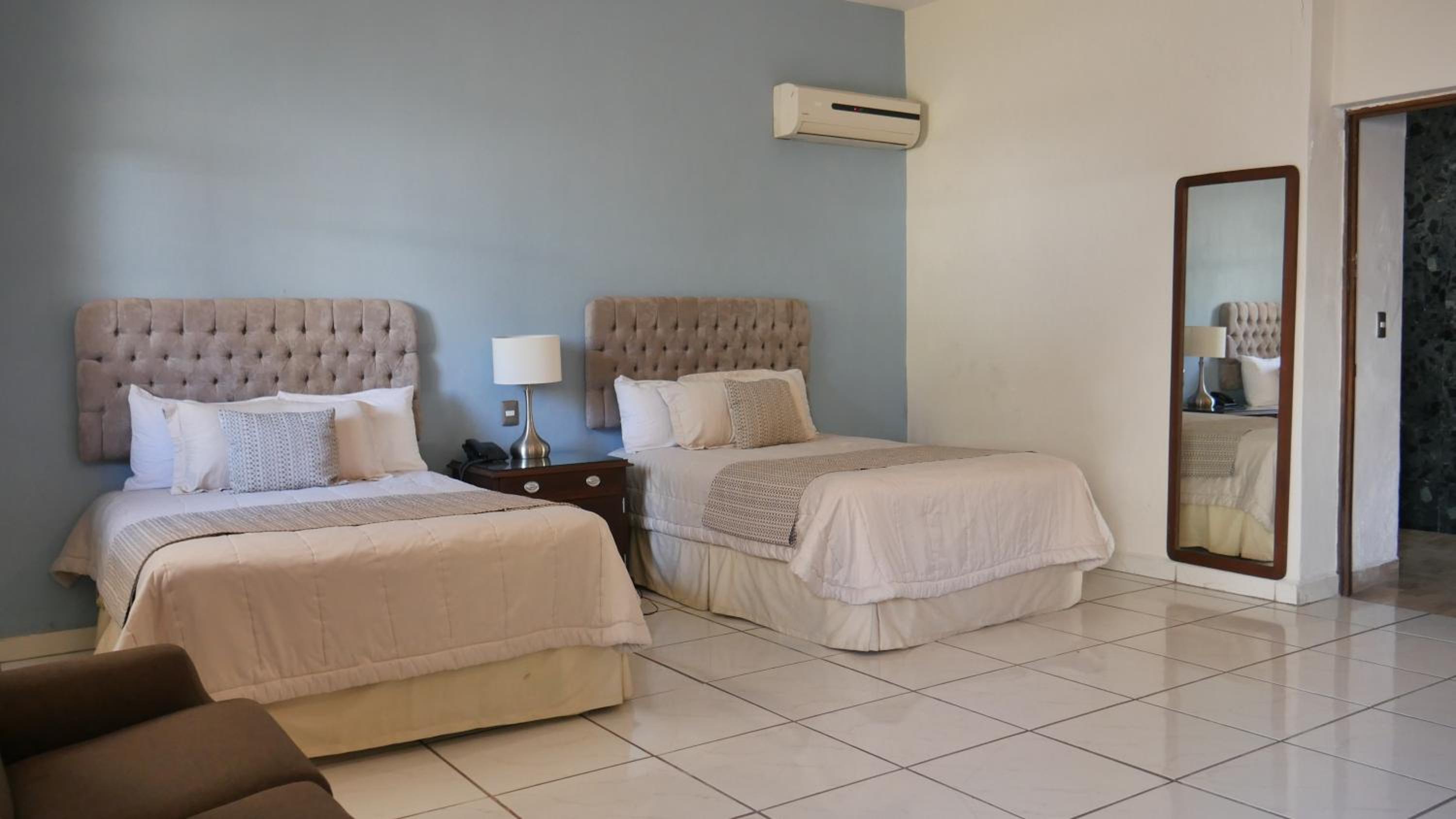 Deluxe Twin Room photo 3