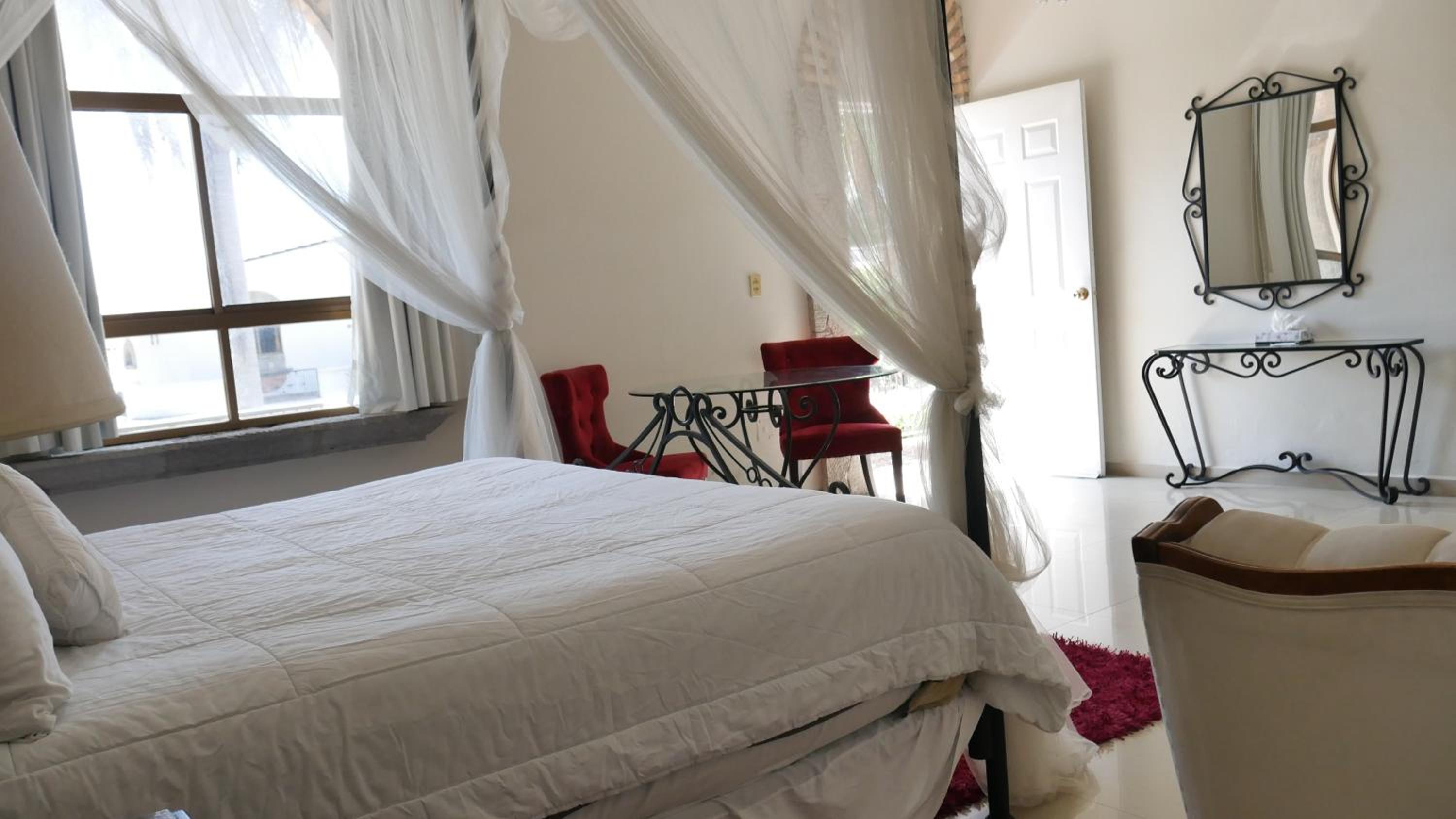 Deluxe King Room photo 3