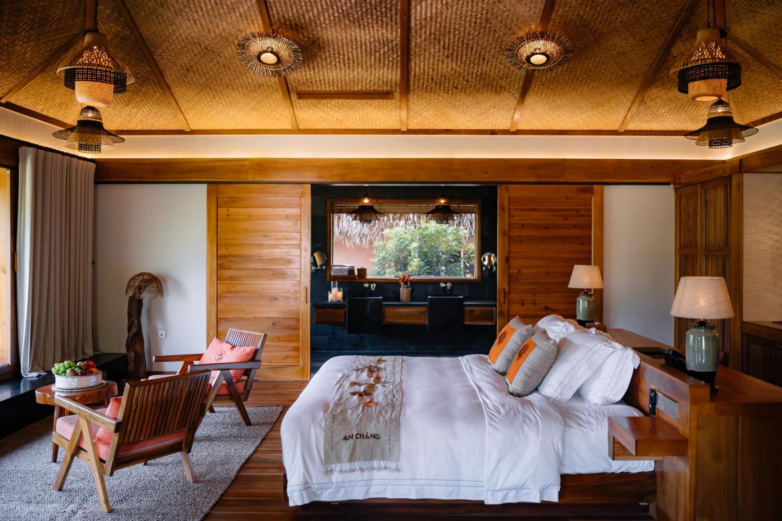 Peach Blossom Lake View Suite photo 2