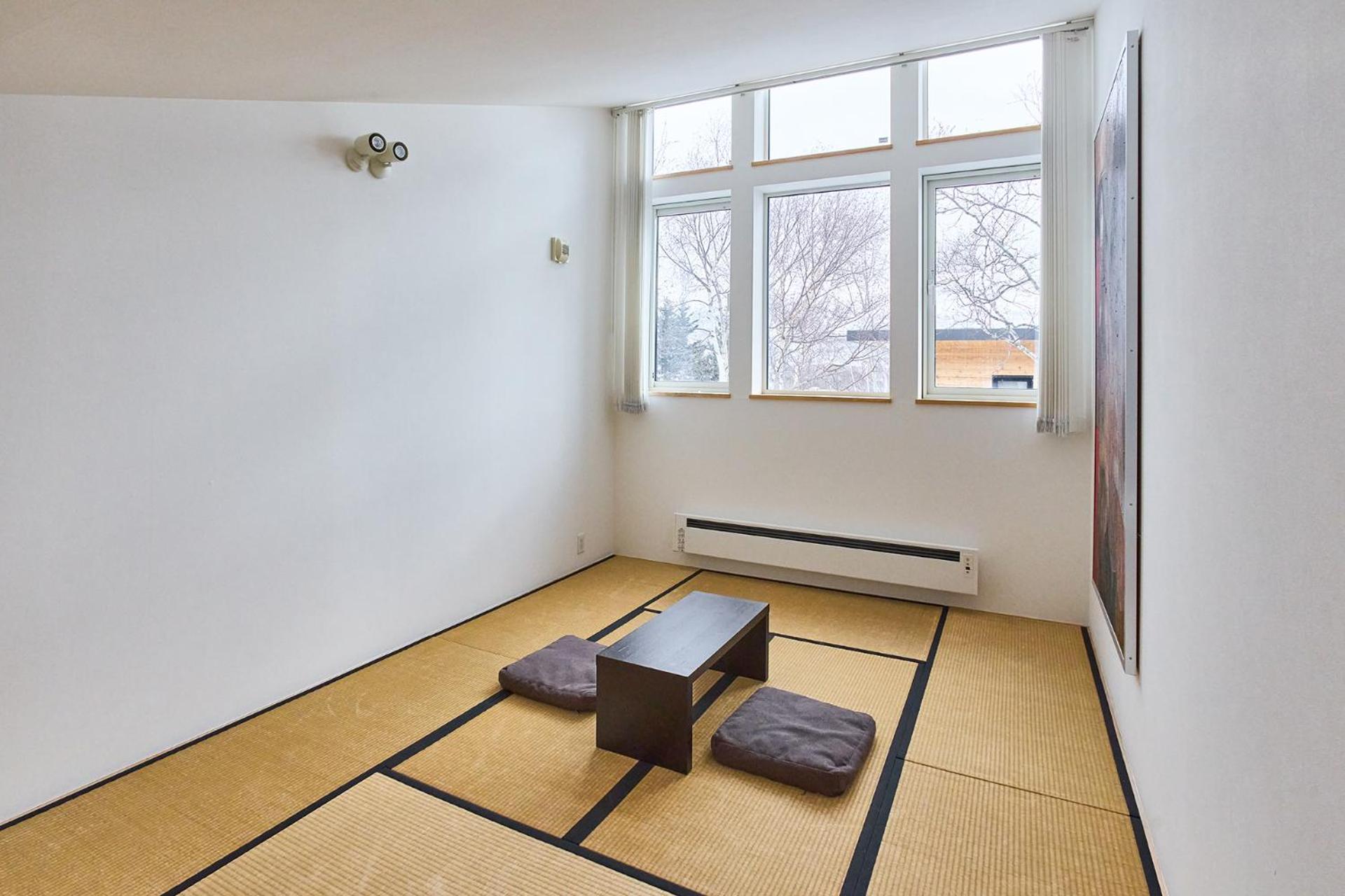 J House 4 Bedroom photo 1