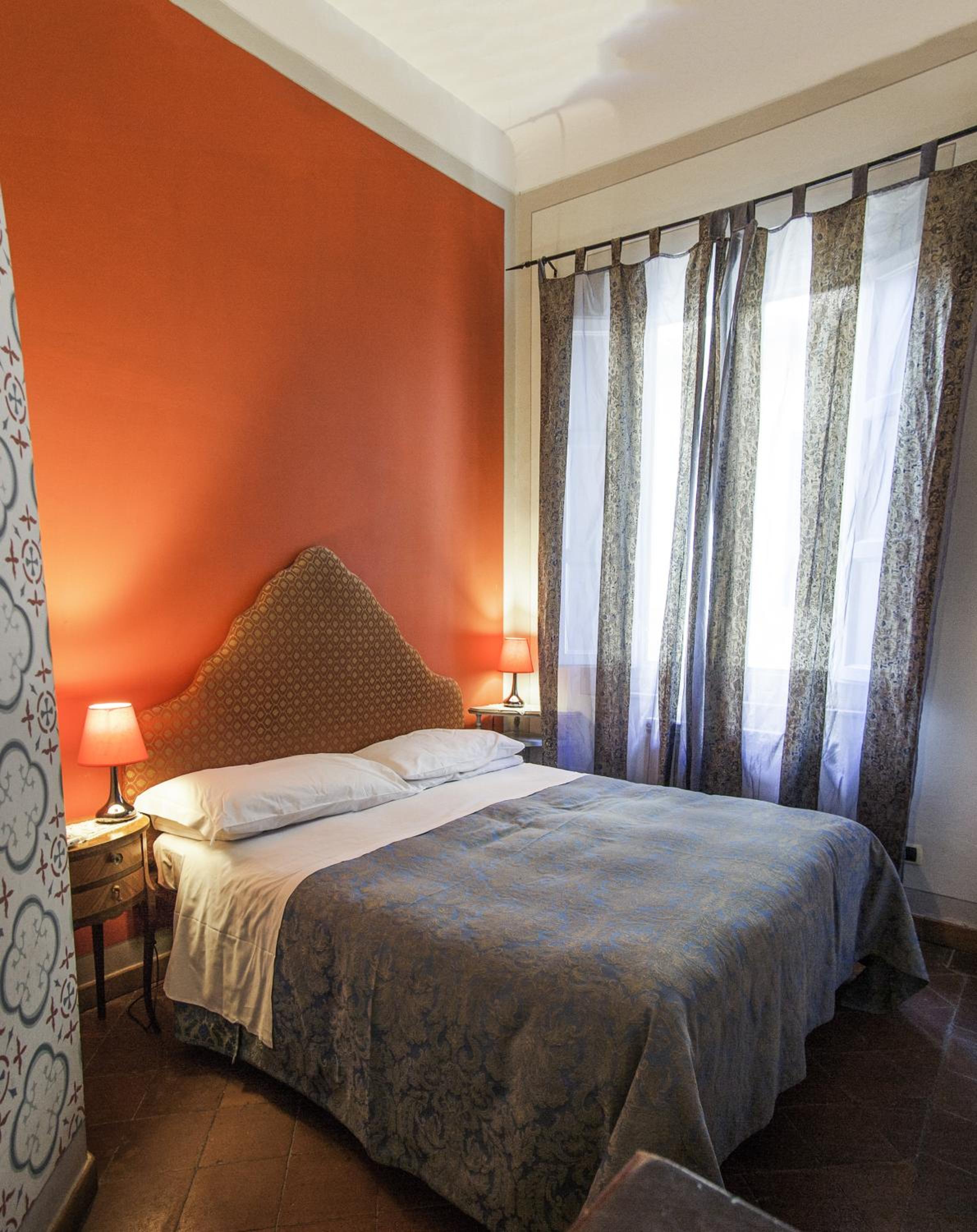 Standard Double Room - Photo 8