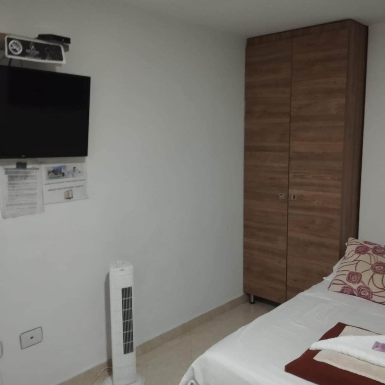 Studio Apartment with One Double Bed photo 3