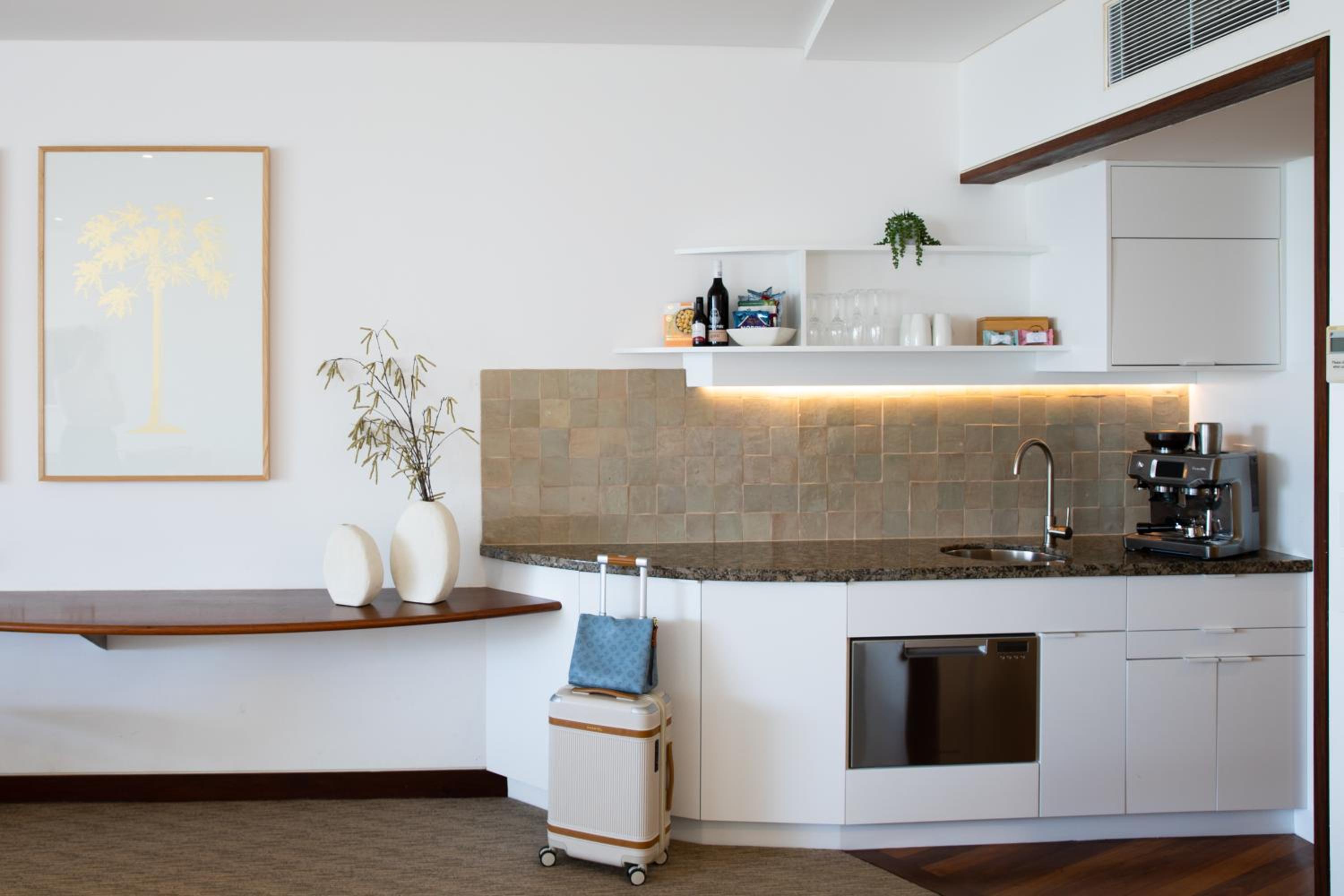 Studio with Plunge Pool - Beach Front - Photo 8