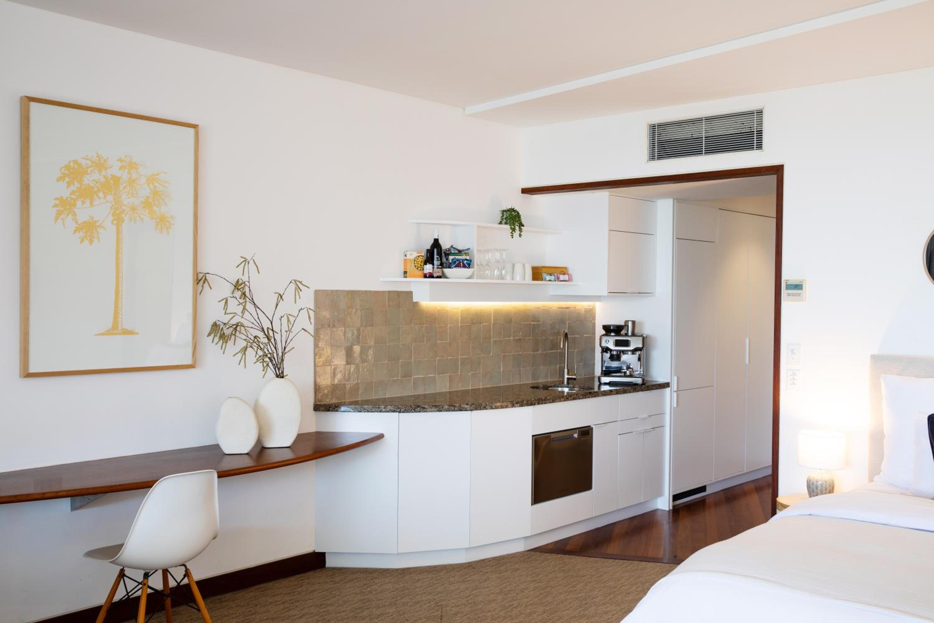 Studio with Plunge Pool - Beach Front - Photo 4