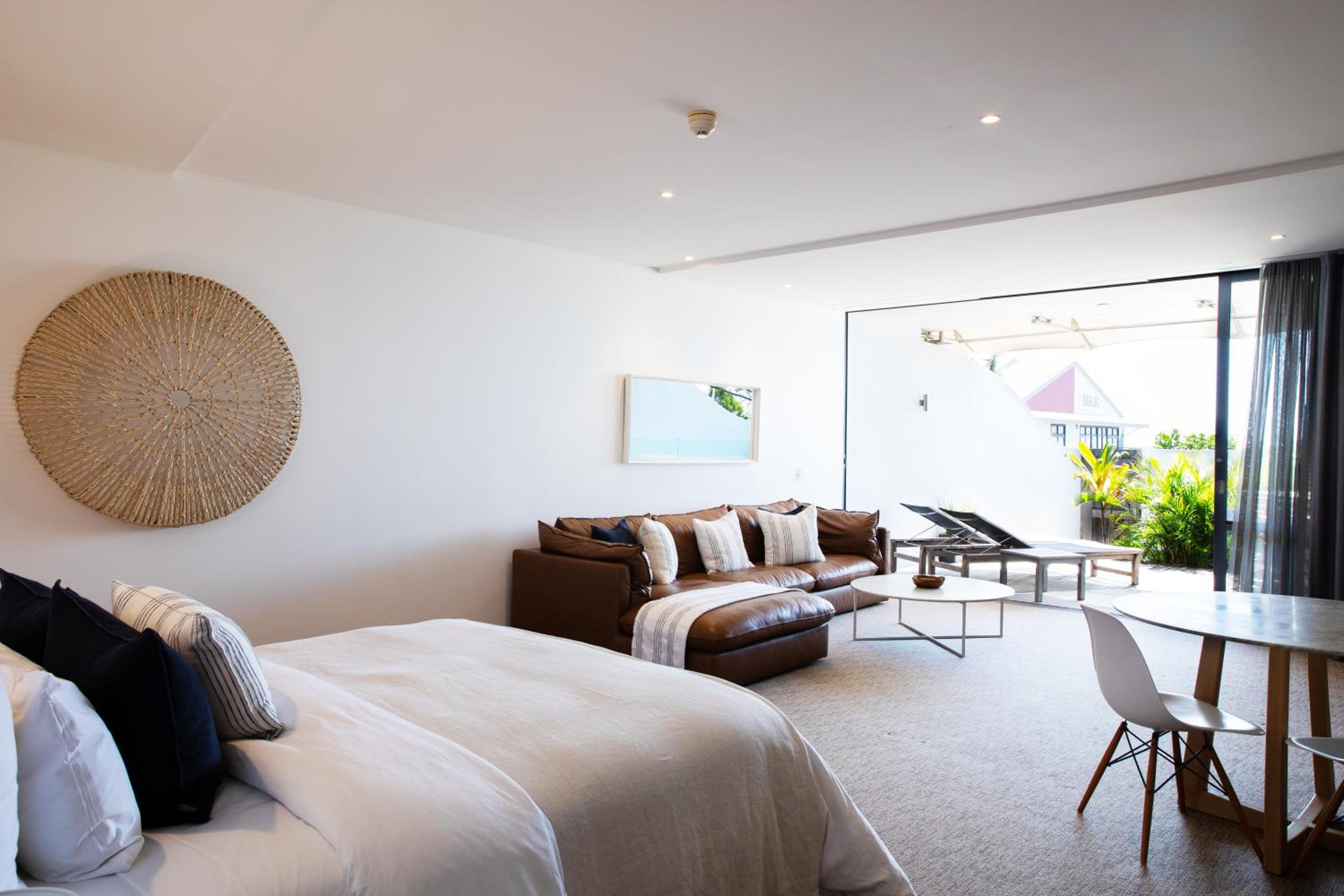 Studio with Plunge Pool - Beach Front - Photo 11
