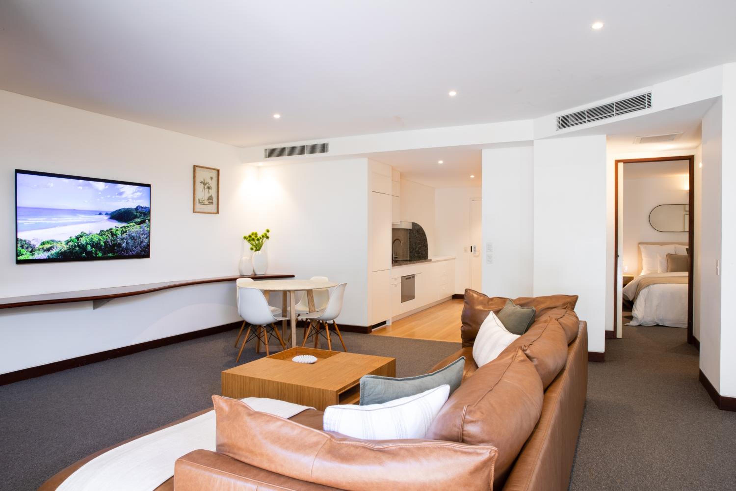 Deluxe Family Suite - Photo 3