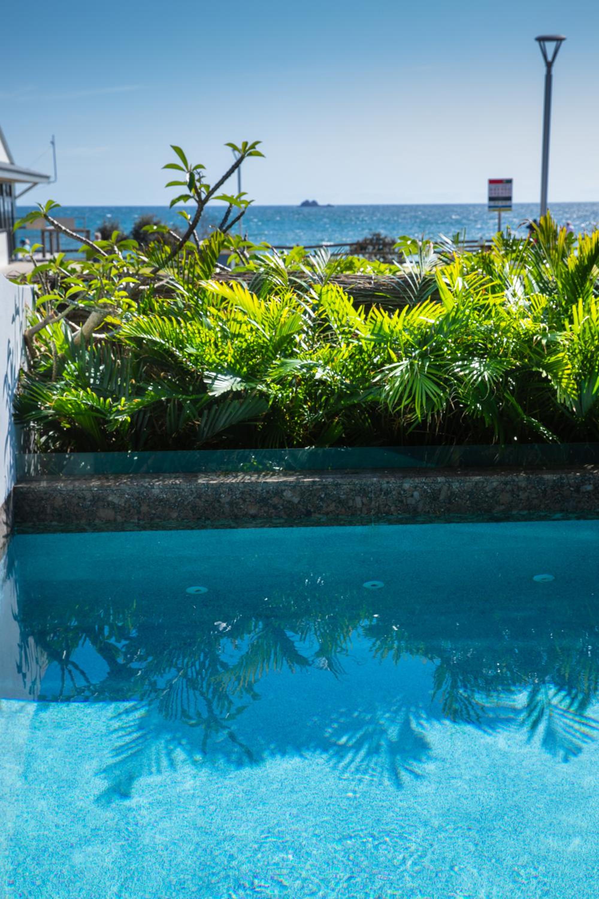 Studio with Plunge Pool - Beach Front - Photo 16