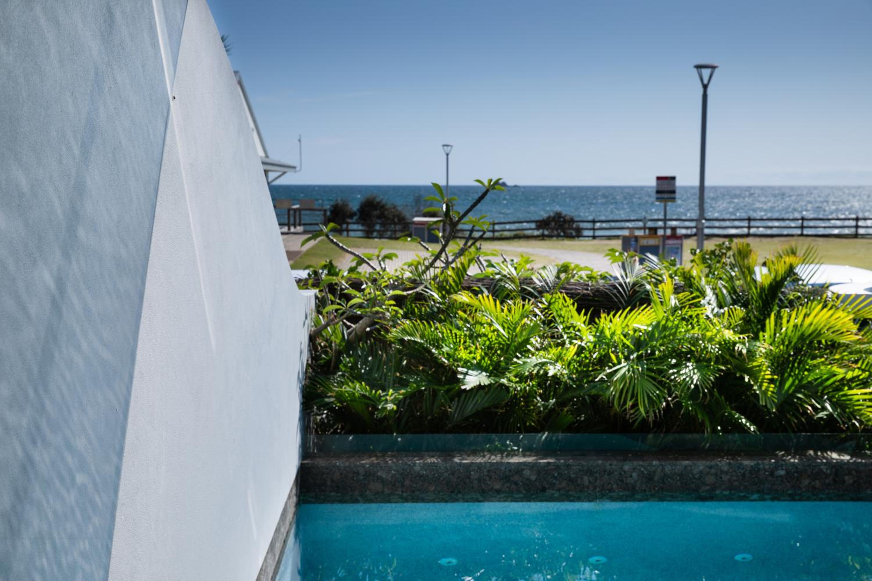 Studio with Plunge Pool - Beach Front - Photo 15