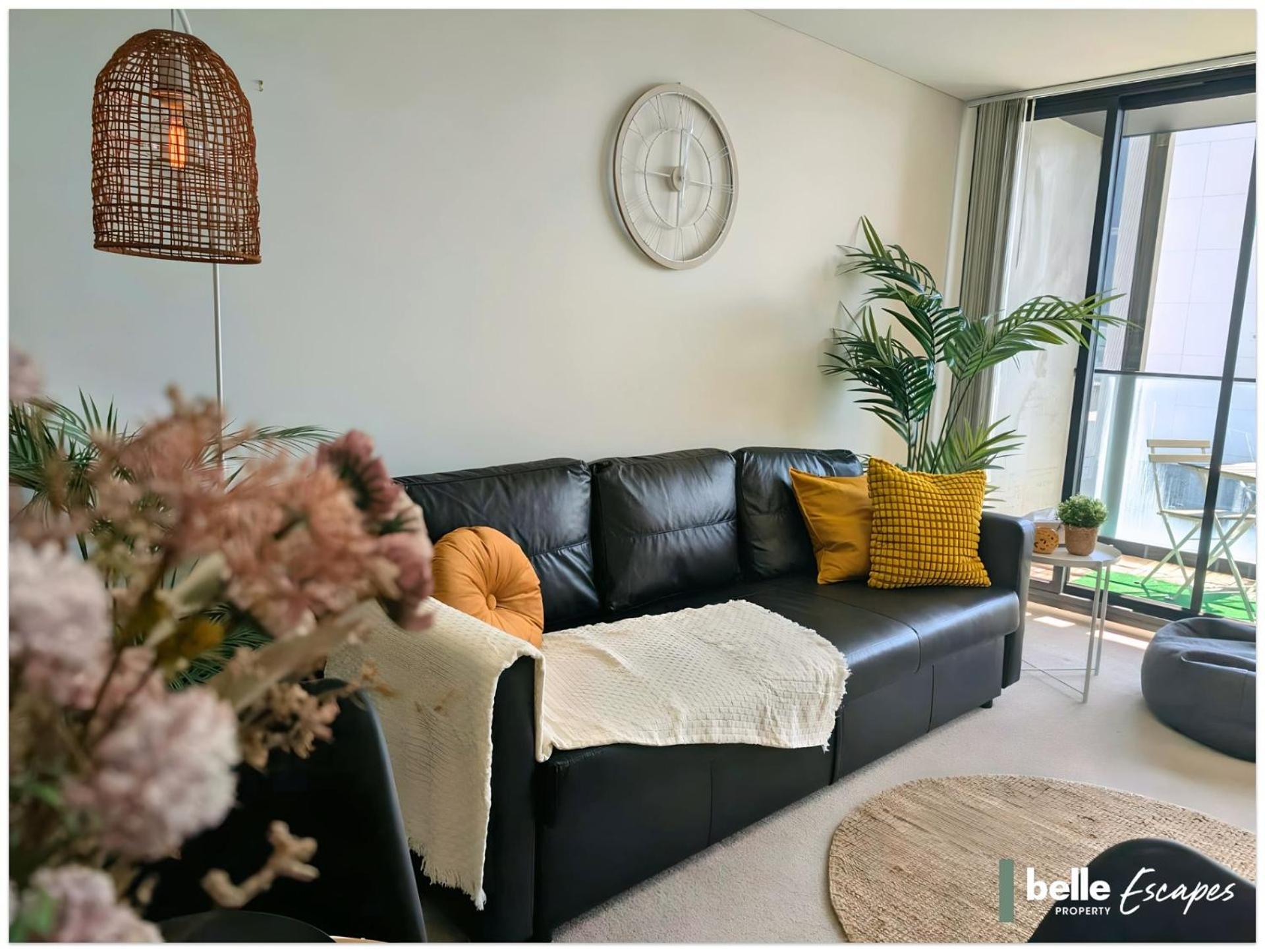 Apartment with Balcony photo 1