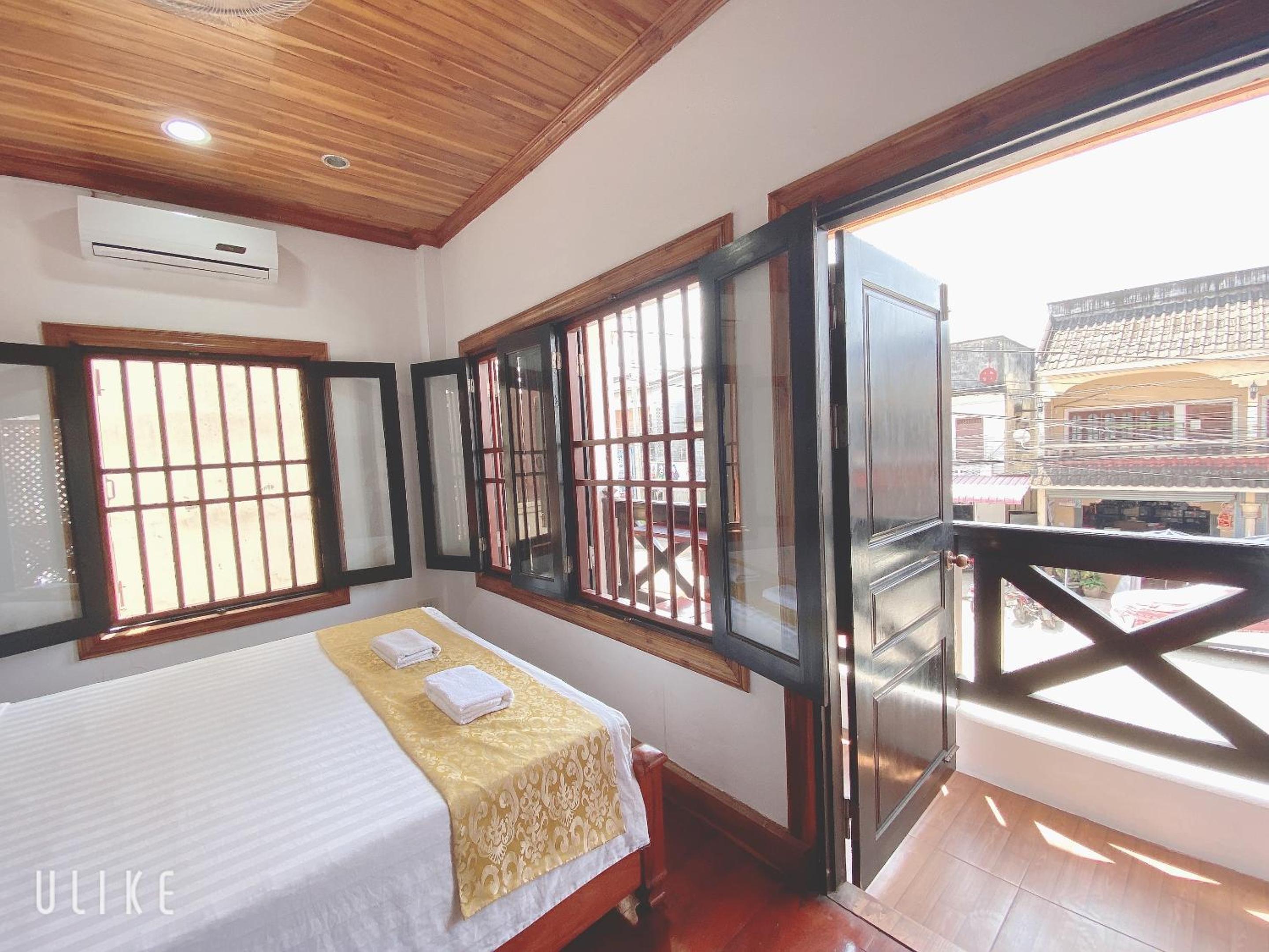 Deluxe Double Room with Balcony - Photo 15
