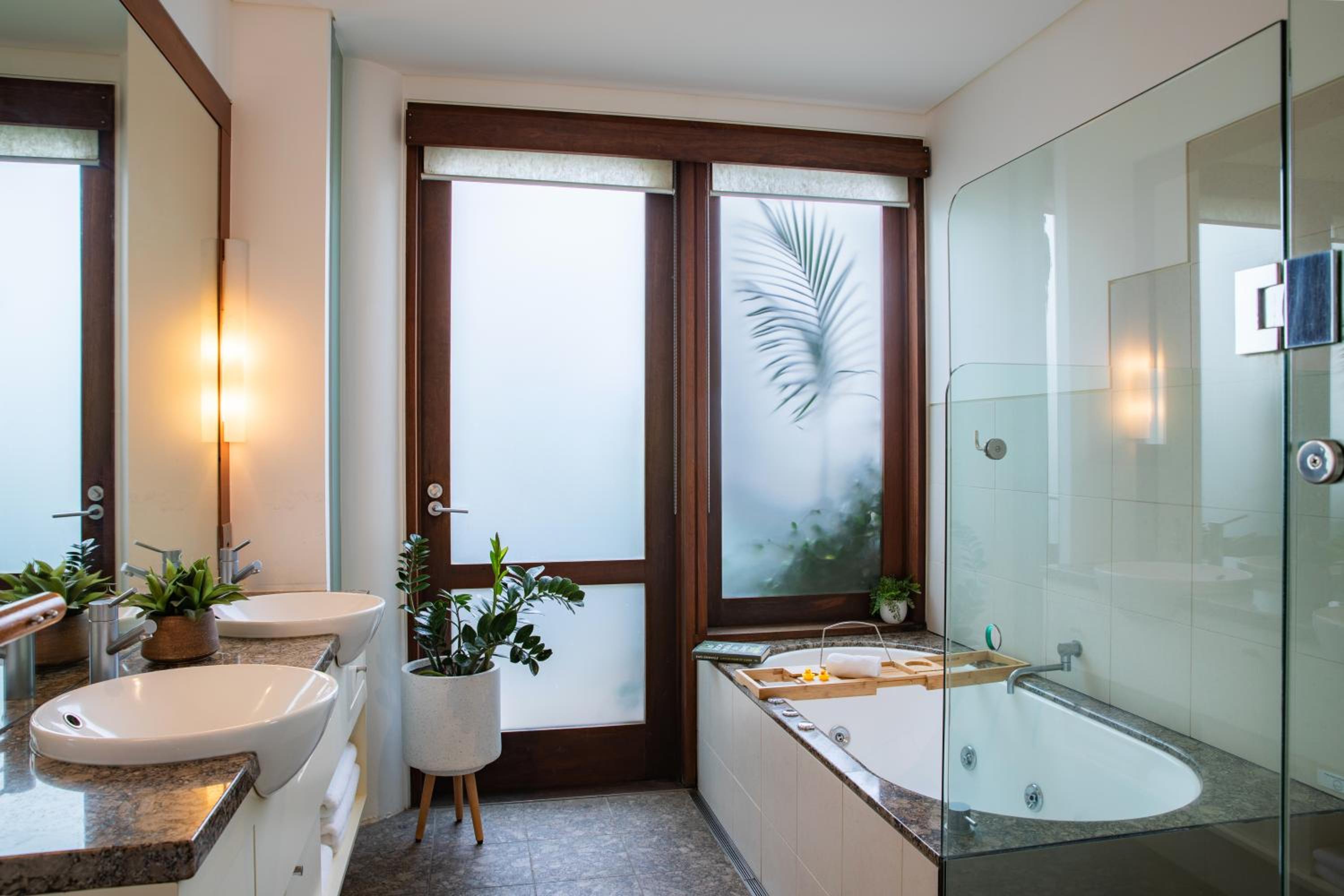 Suite with Garden View - Photo 9