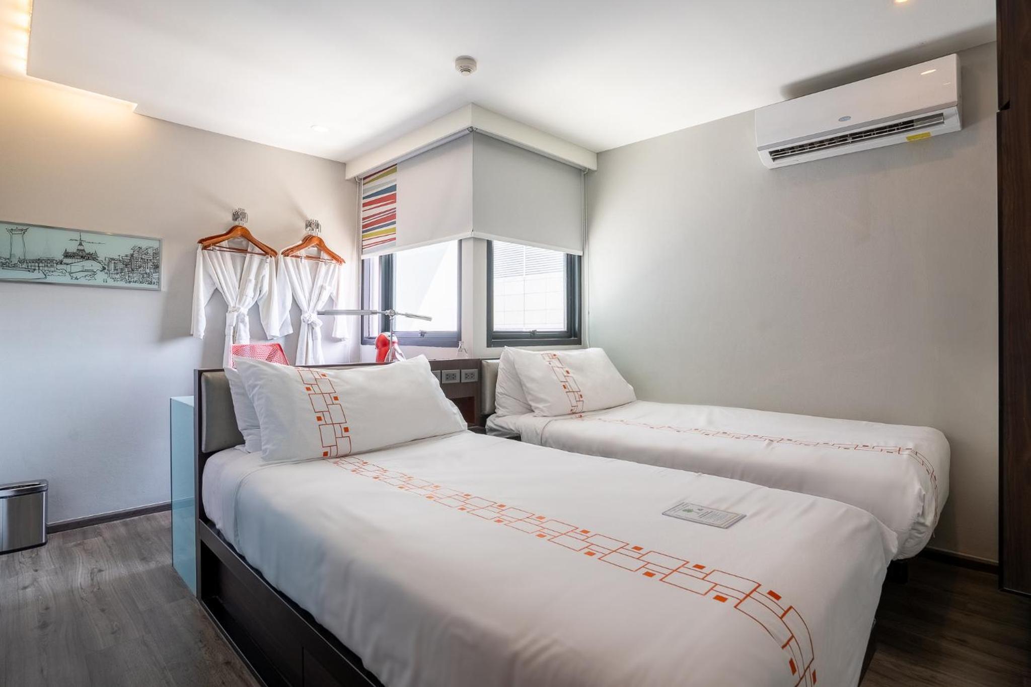 Deluxe Twin Room - Corner Room/Non-Smoking photo 1