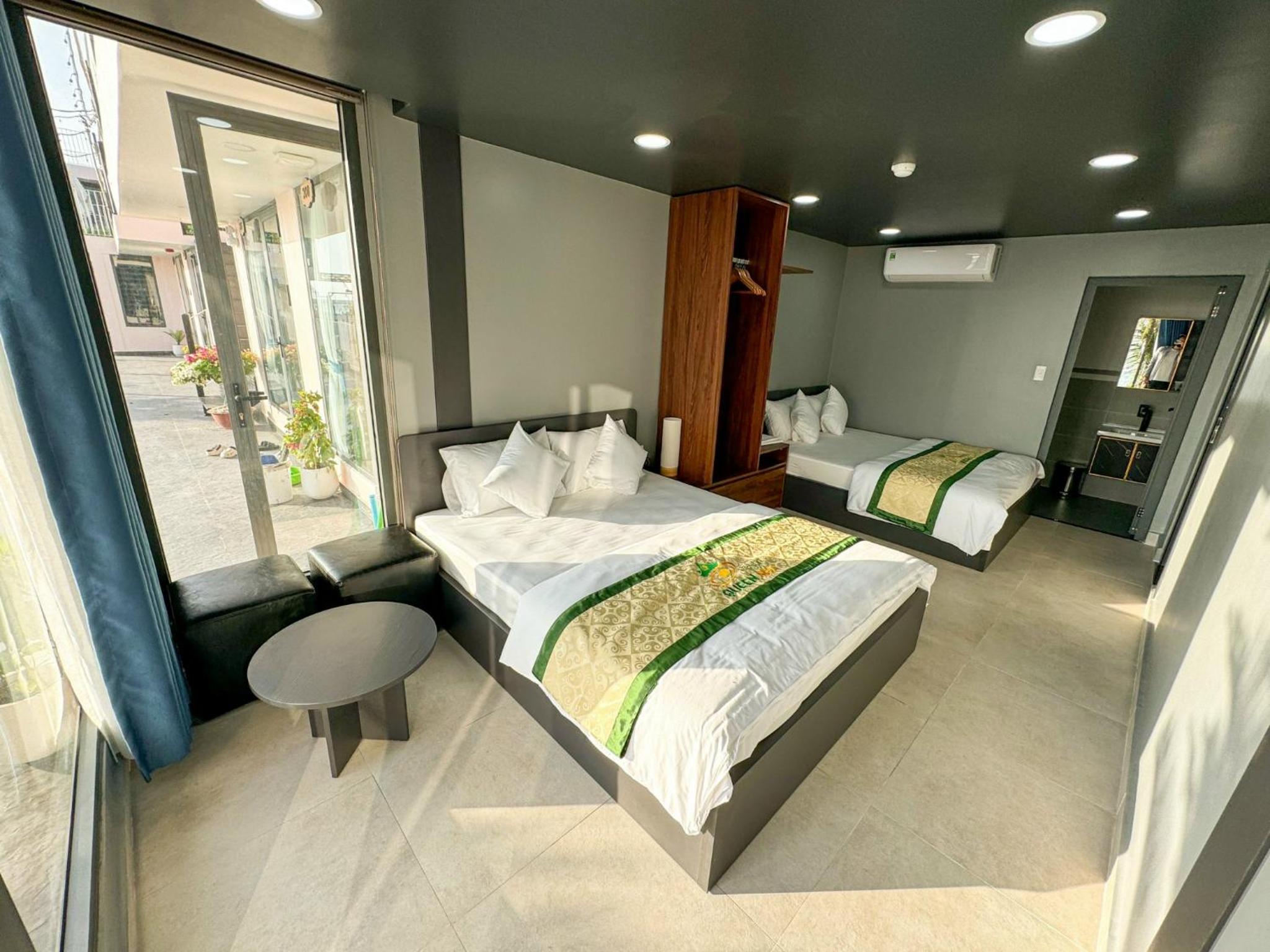 Quadruple Room with Private Bathroom