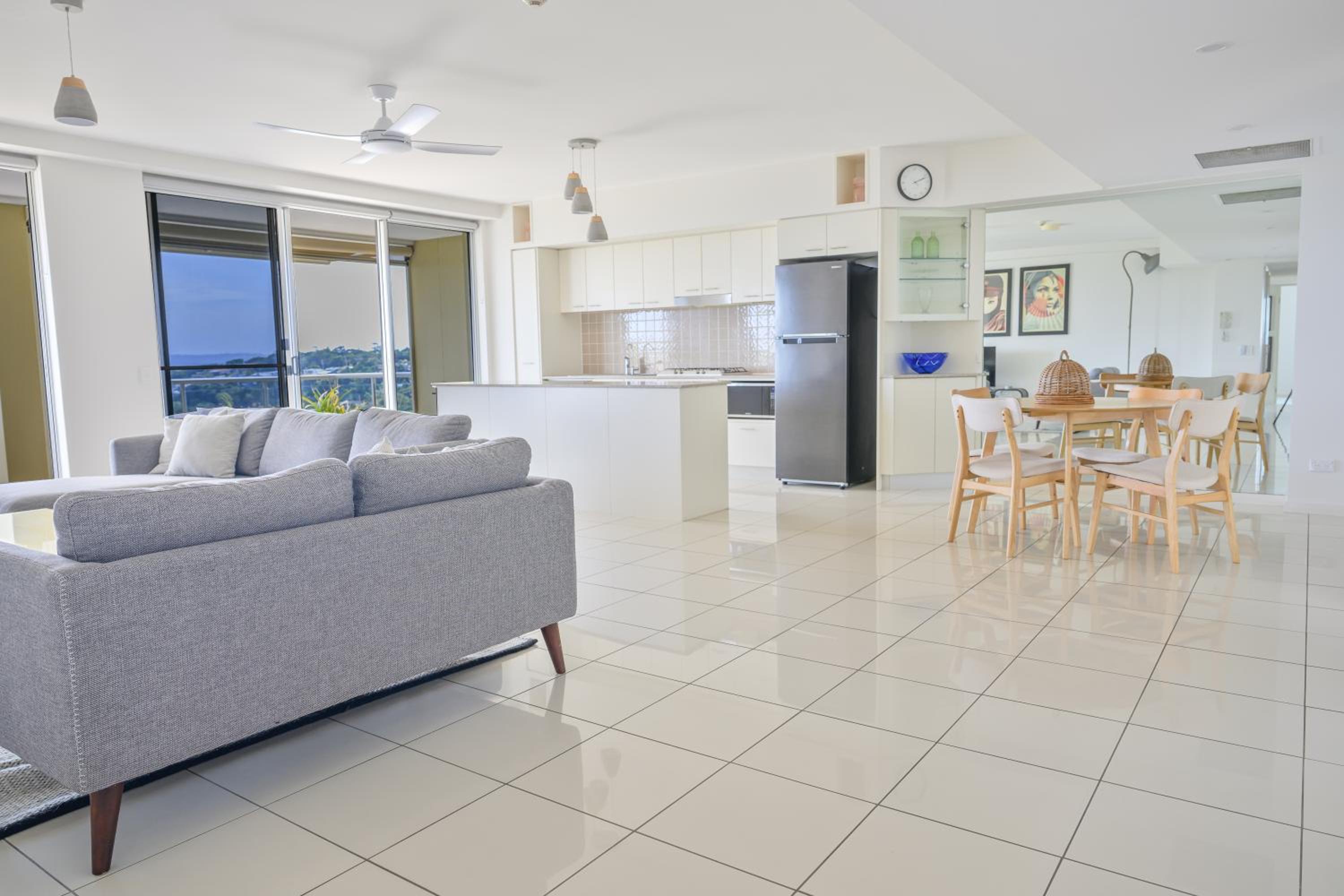 Three-Bedroom Premium Apartment with Balcony photo 2