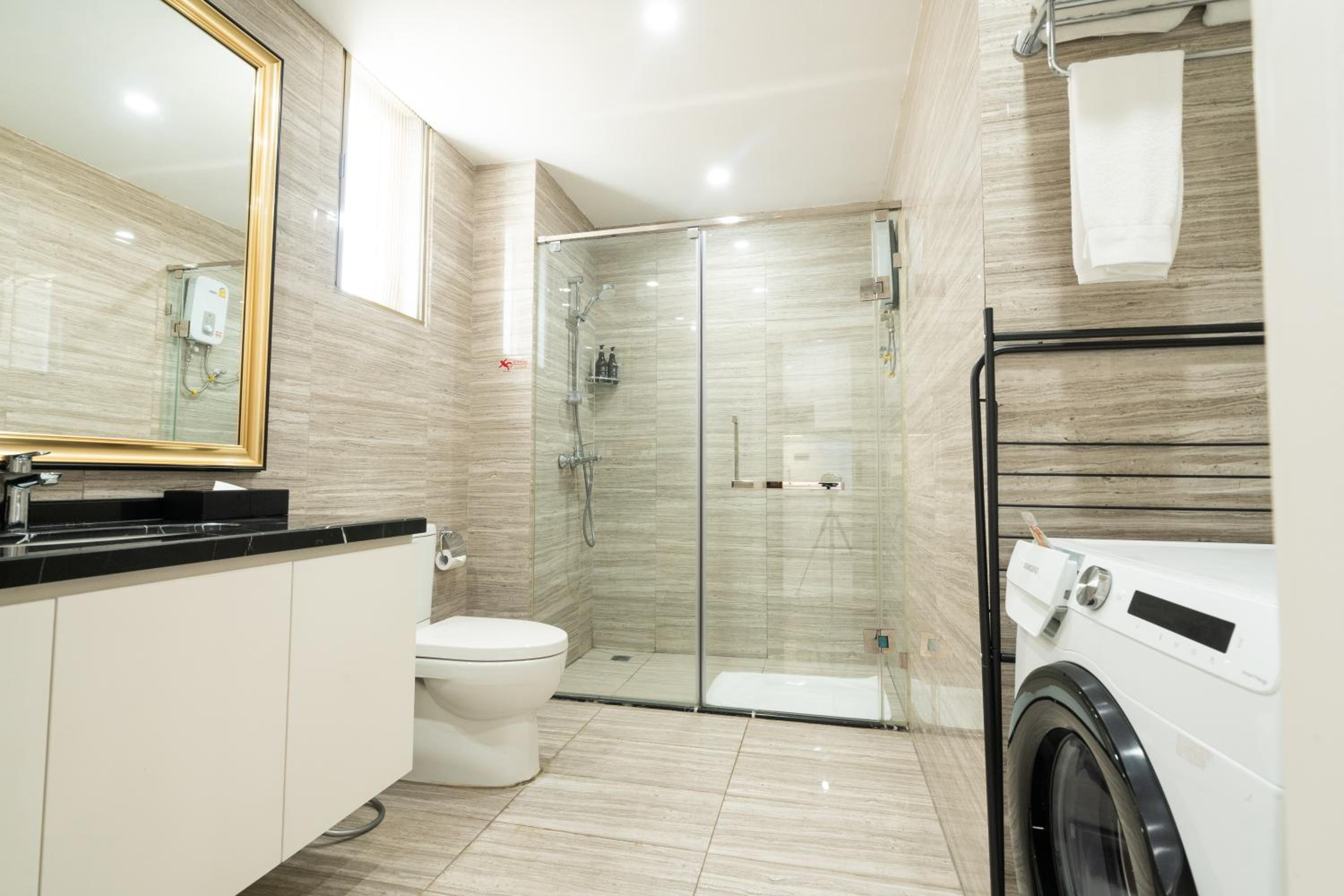 One-Bedroom Suite - Photo 5