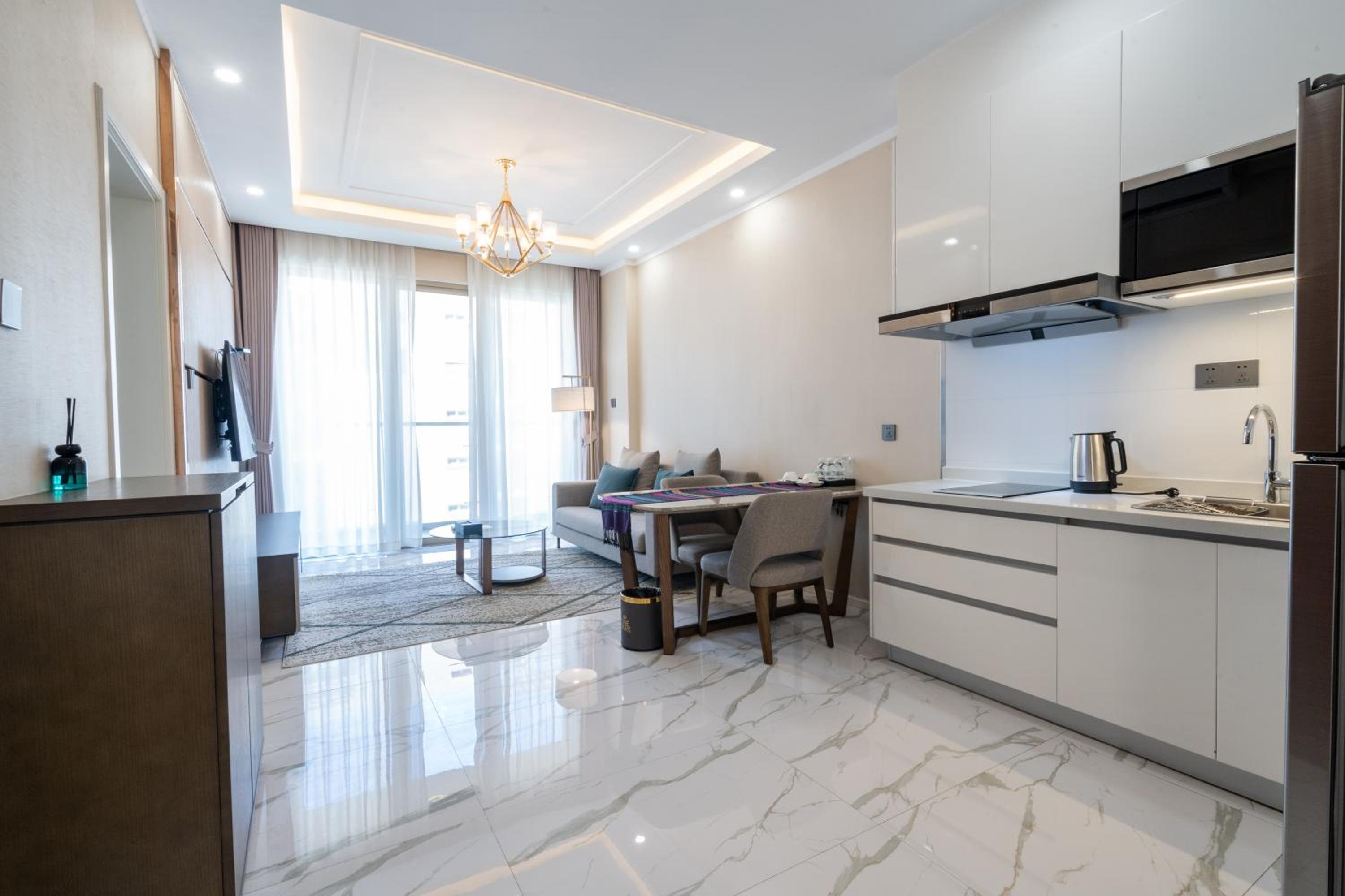 One-Bedroom Suite - Photo 7
