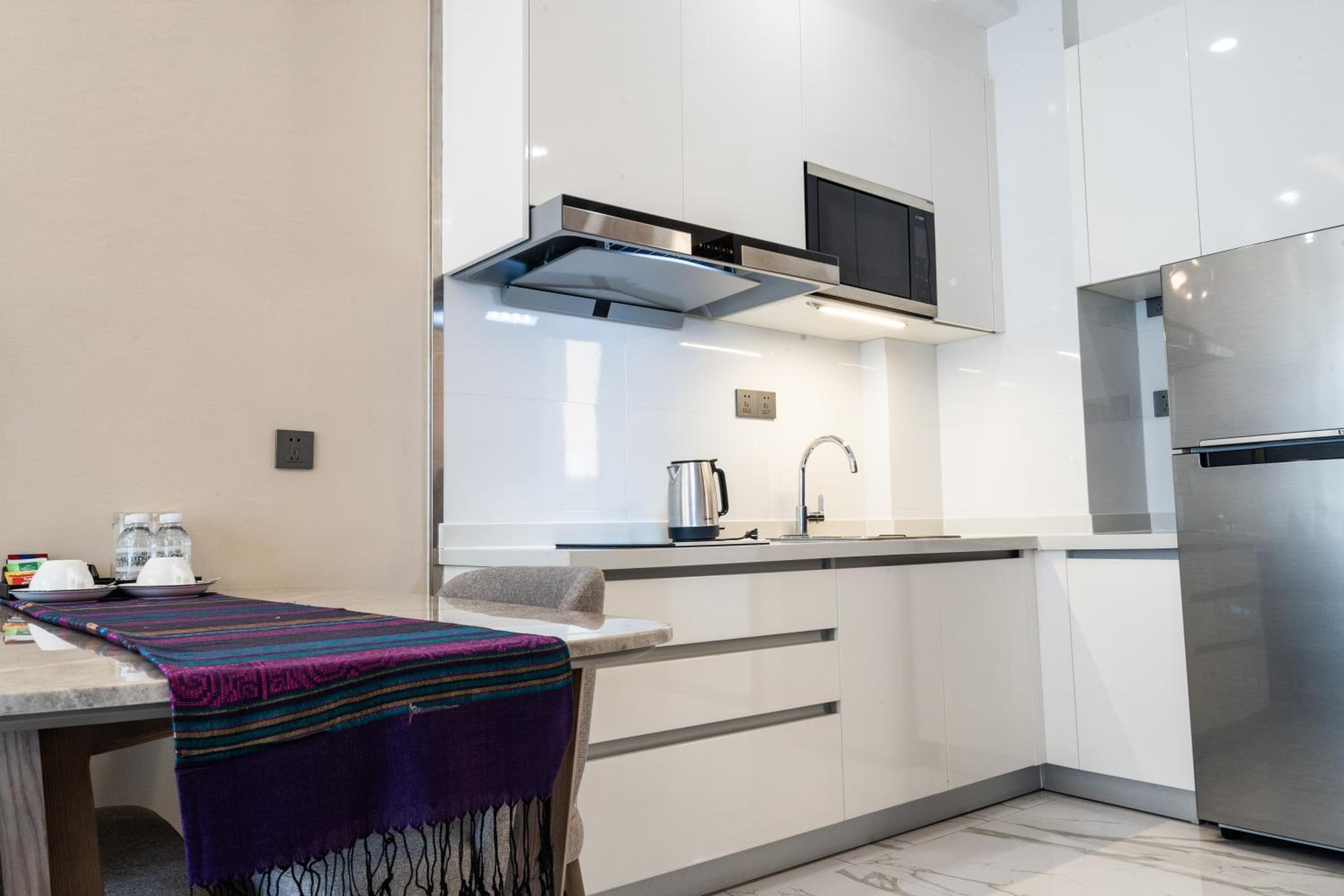 One-Bedroom Suite - Photo 8