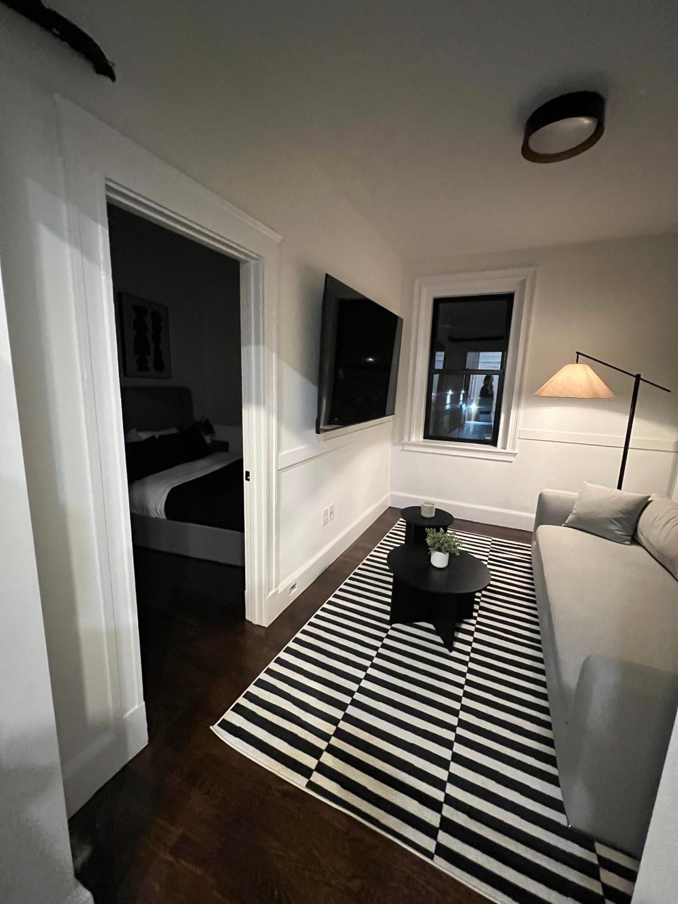 One-Bedroom Apartment photo 3