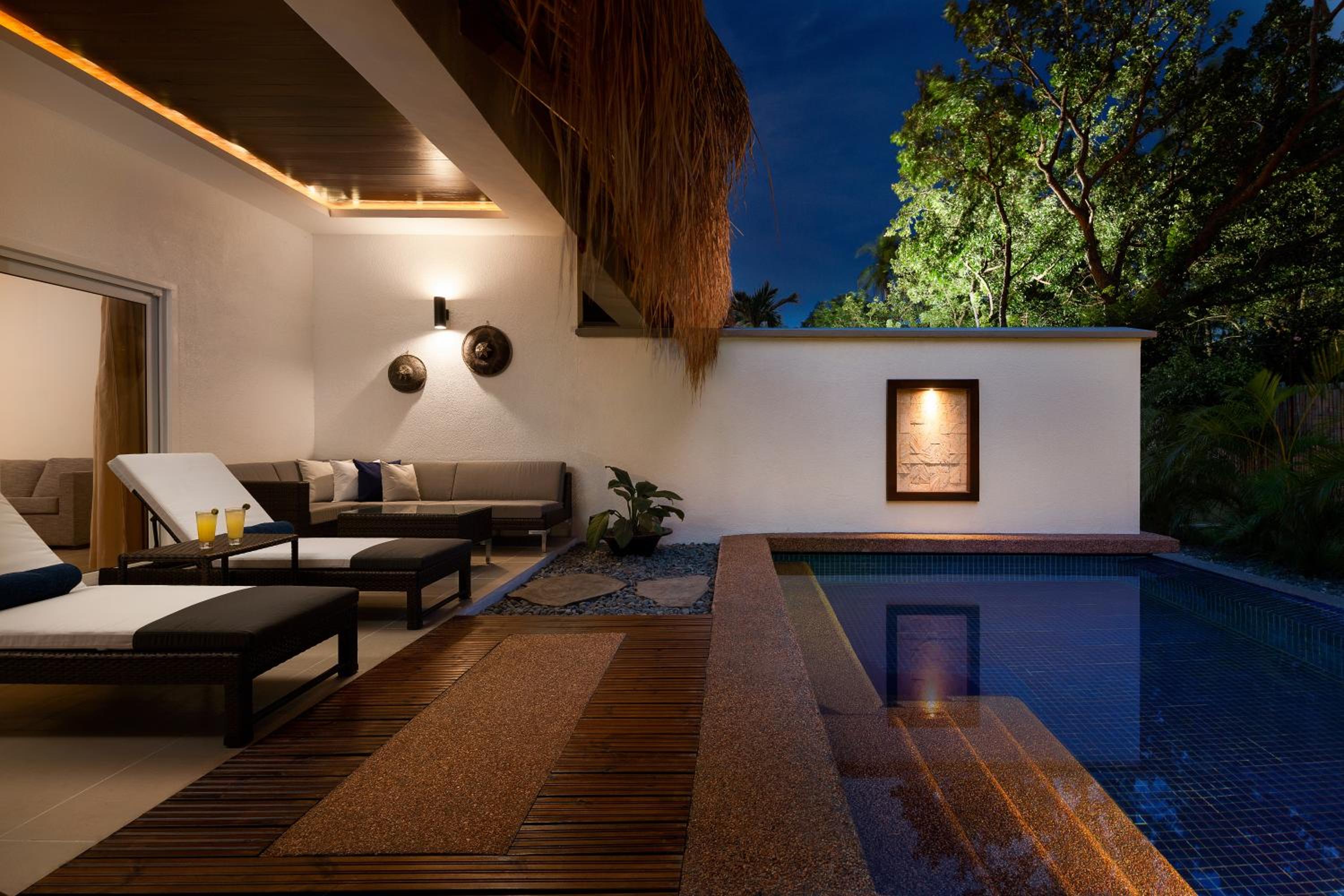 Suite with Pool View - Photo 5