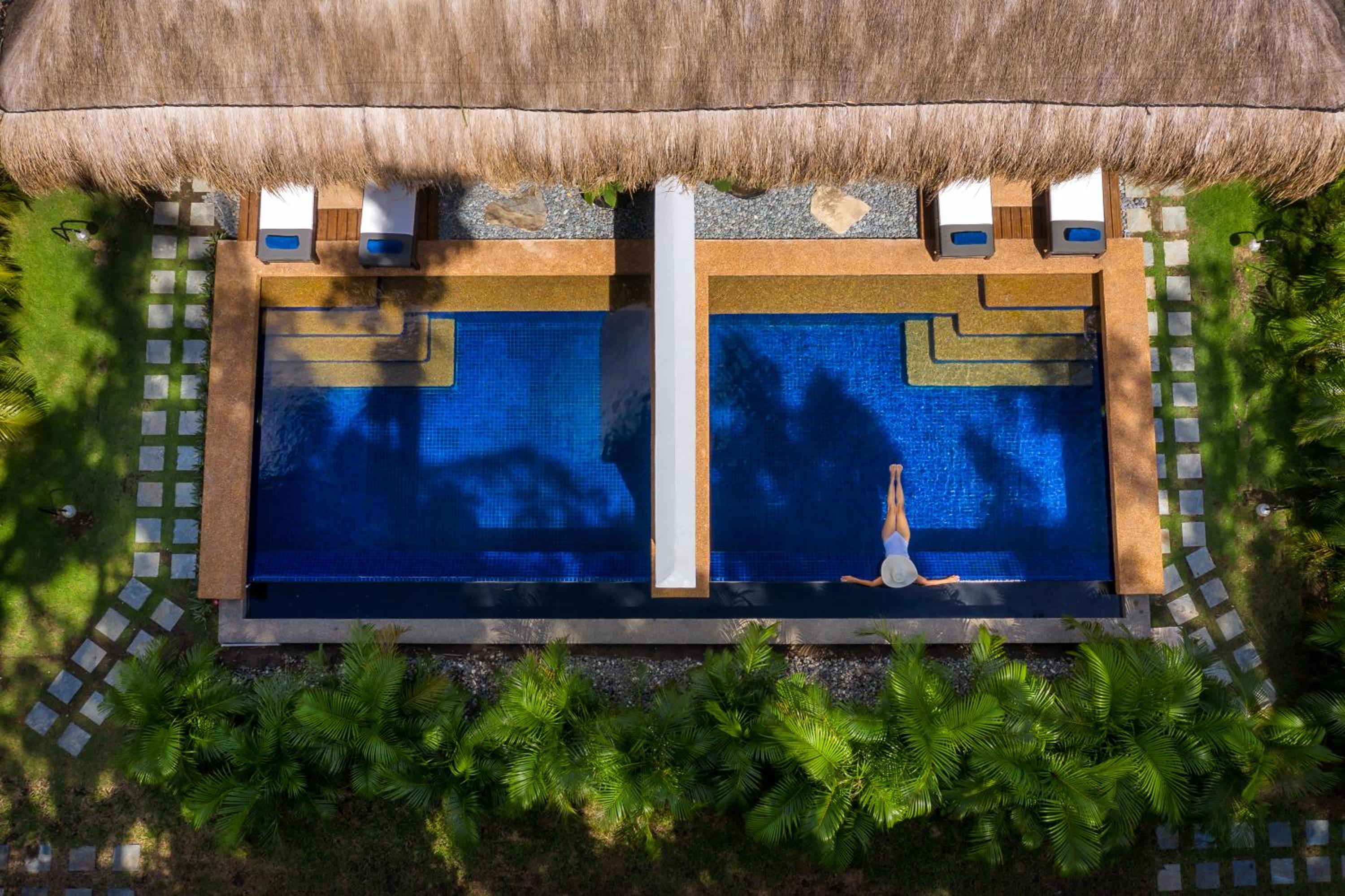 Suite with Pool View - Photo 6