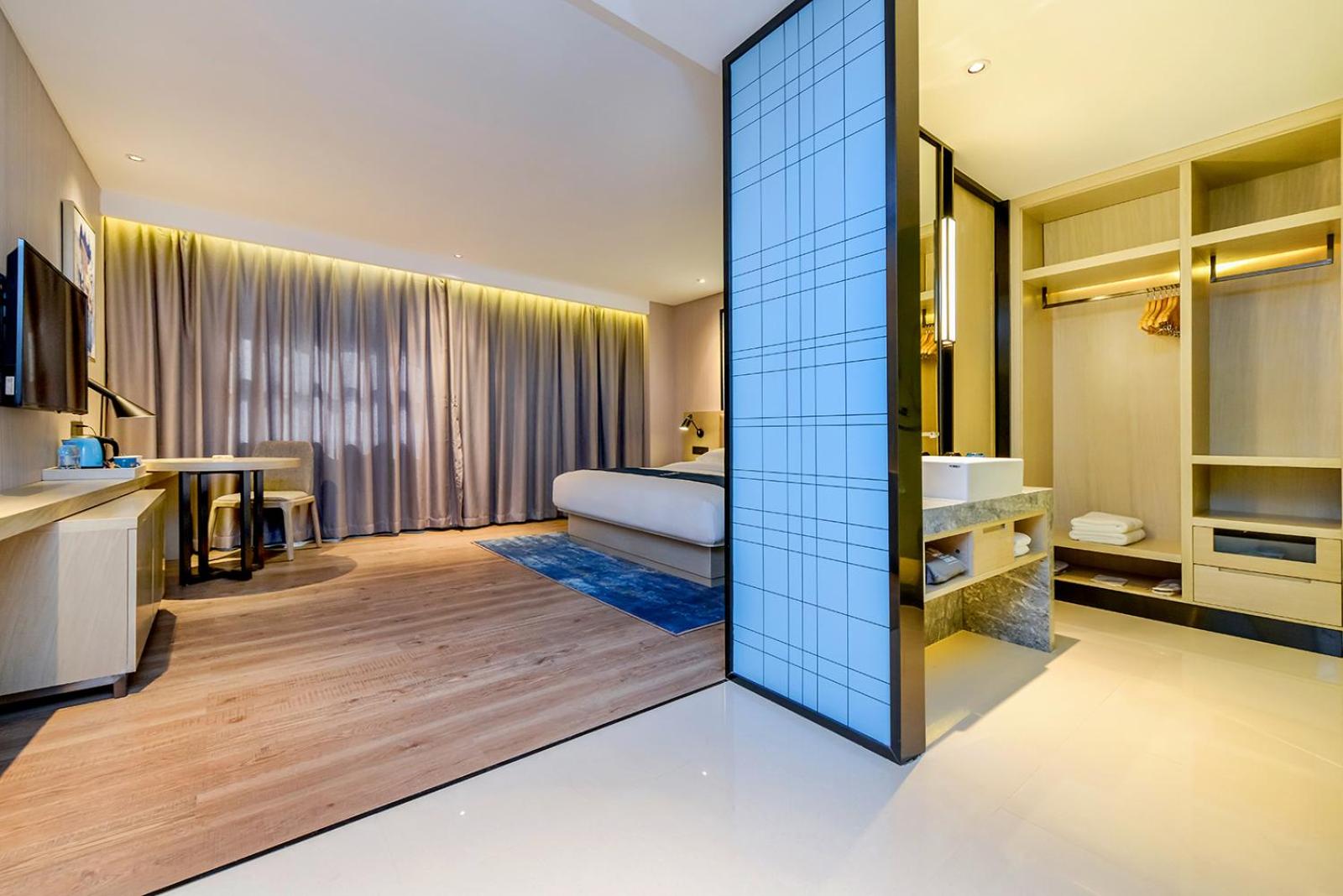 Deluxe Queen Room