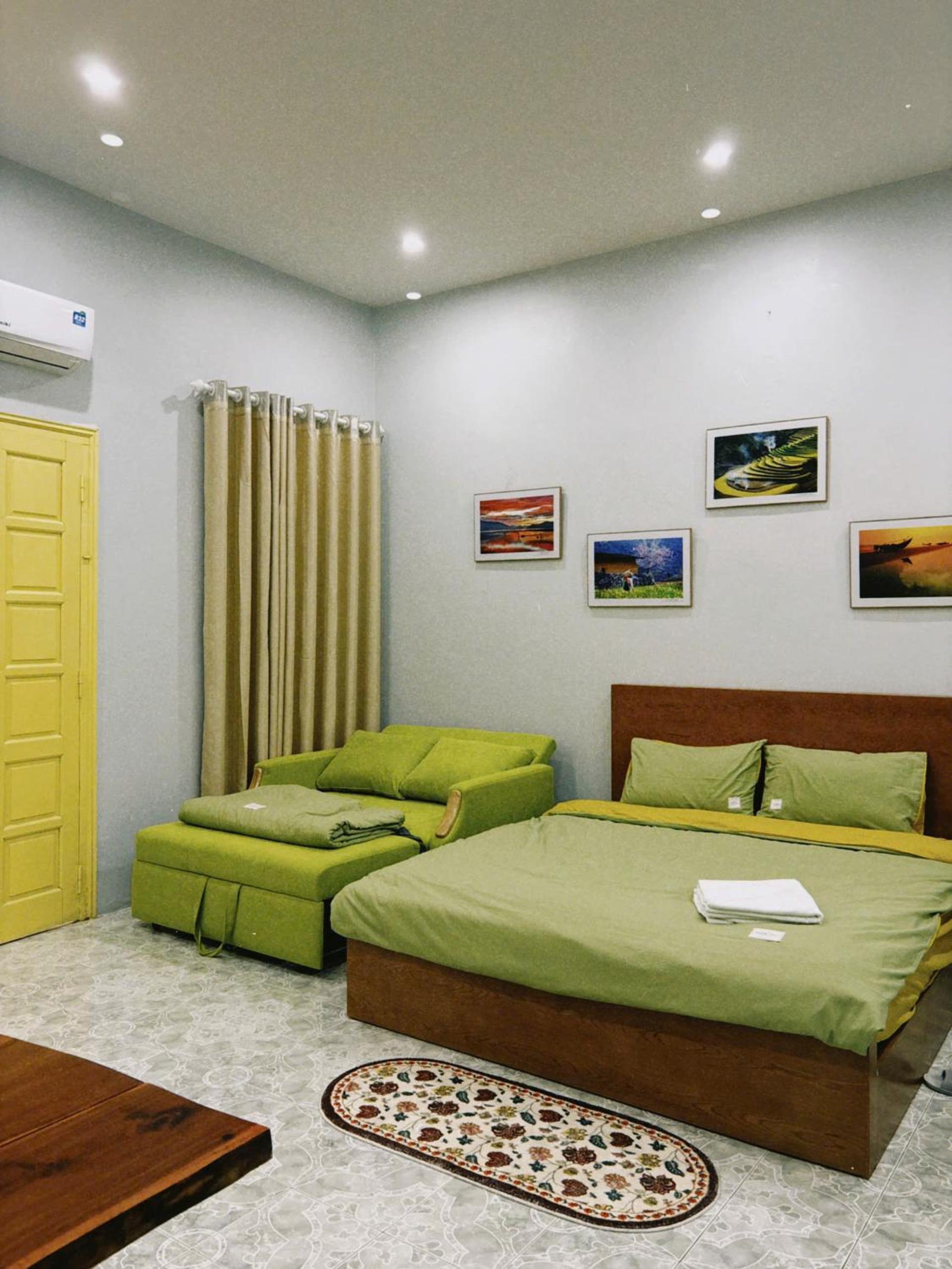 Deluxe One-Bedroom Apartment with Garden View