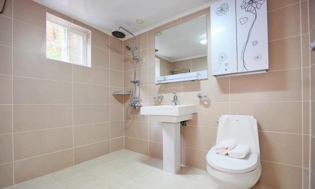 Double Room - Photo 10